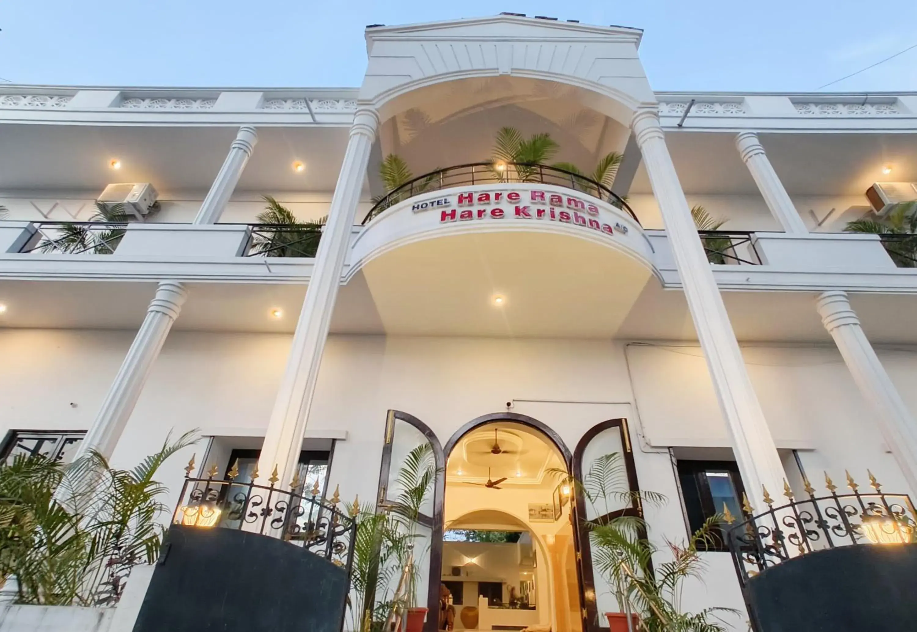 Hare Rama Hare Krishna - EESHA Hotel Hare Rama Hare Krishna - EESHA Hotel