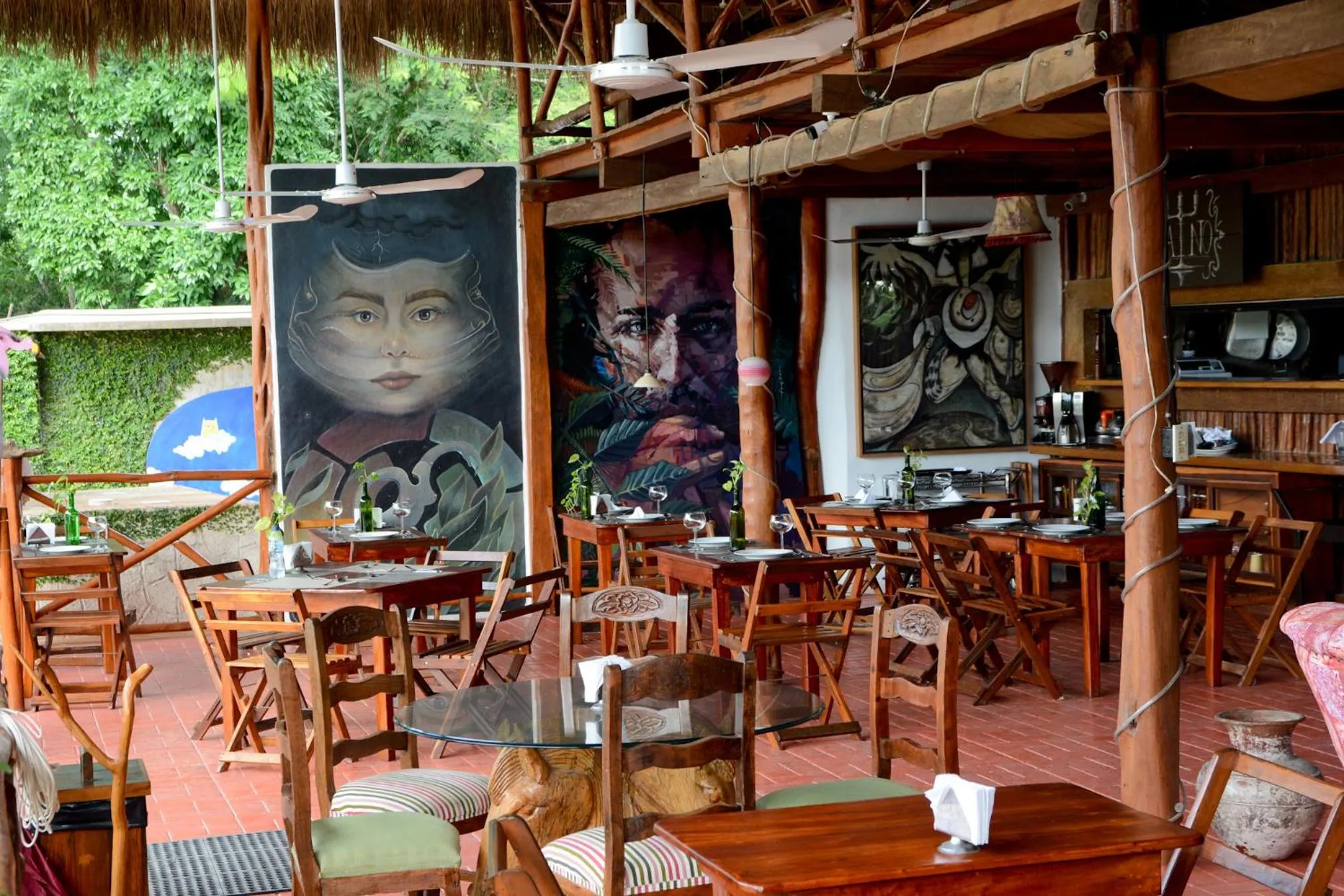 Restaurant/places to eat in Hotel Zentik Project & Saline Cave