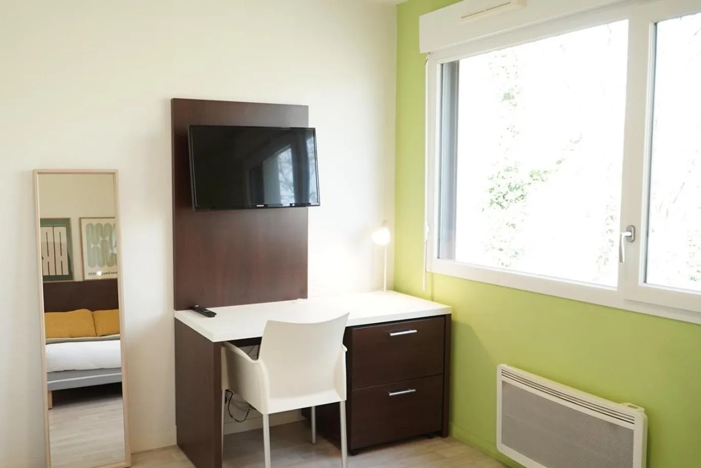 TV and multimedia, Bed in Apparteo Nantes