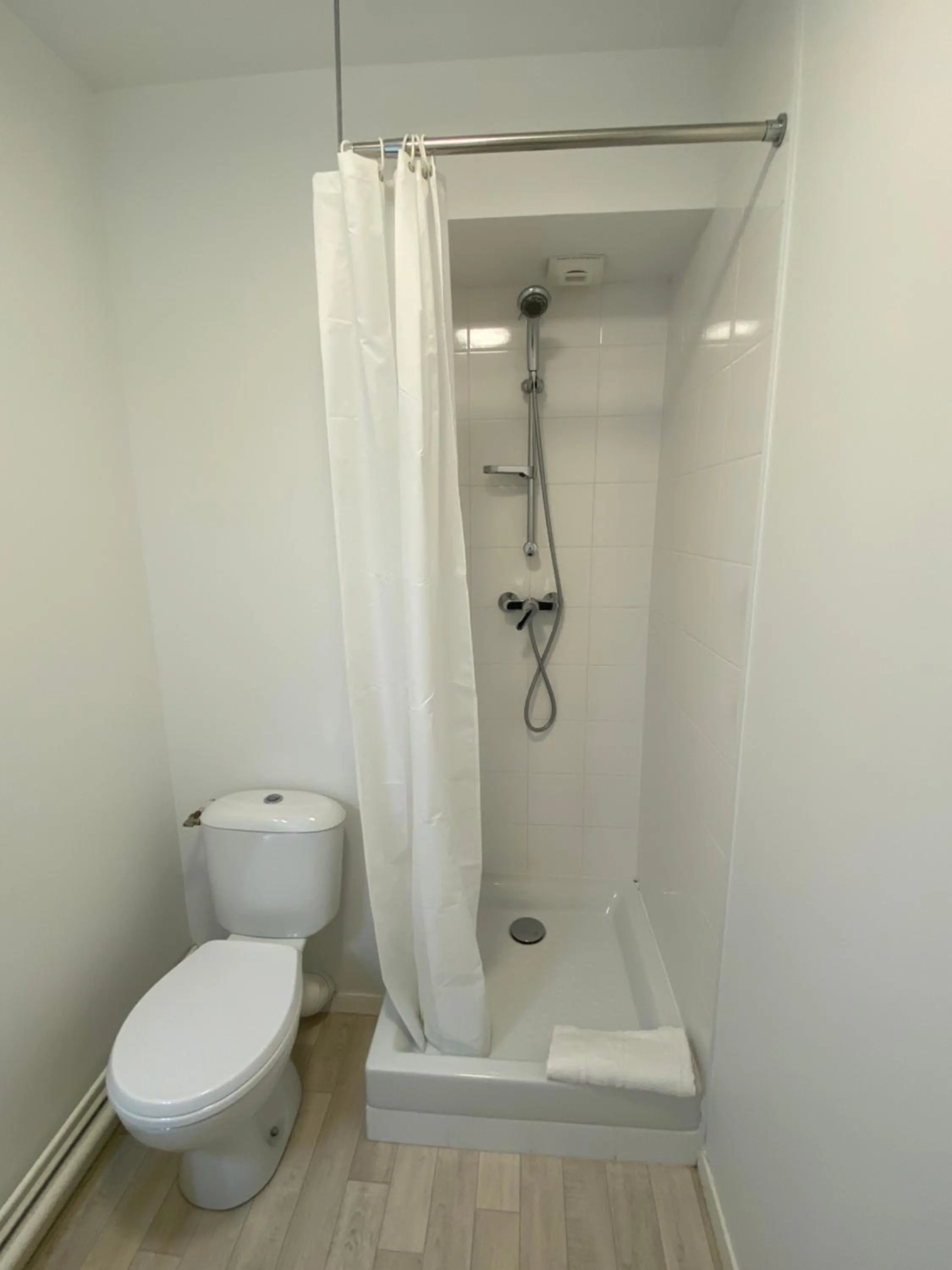 Shower in Apparteo Nantes