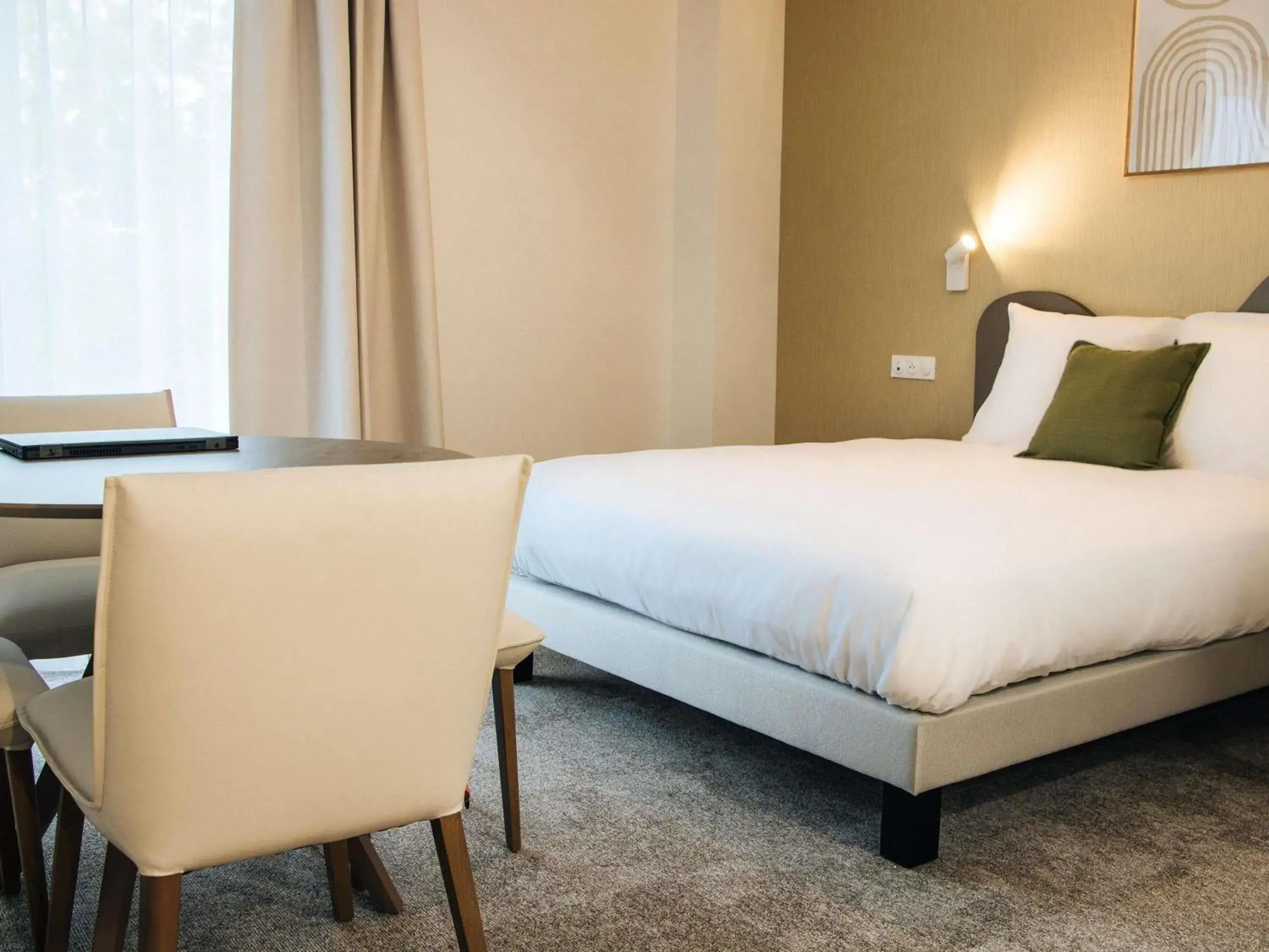 Bedroom, Bed in Adagio Access Bordeaux Sud Pessac Bedroom, Bed in Adagio Access Bordeaux Sud Pessac