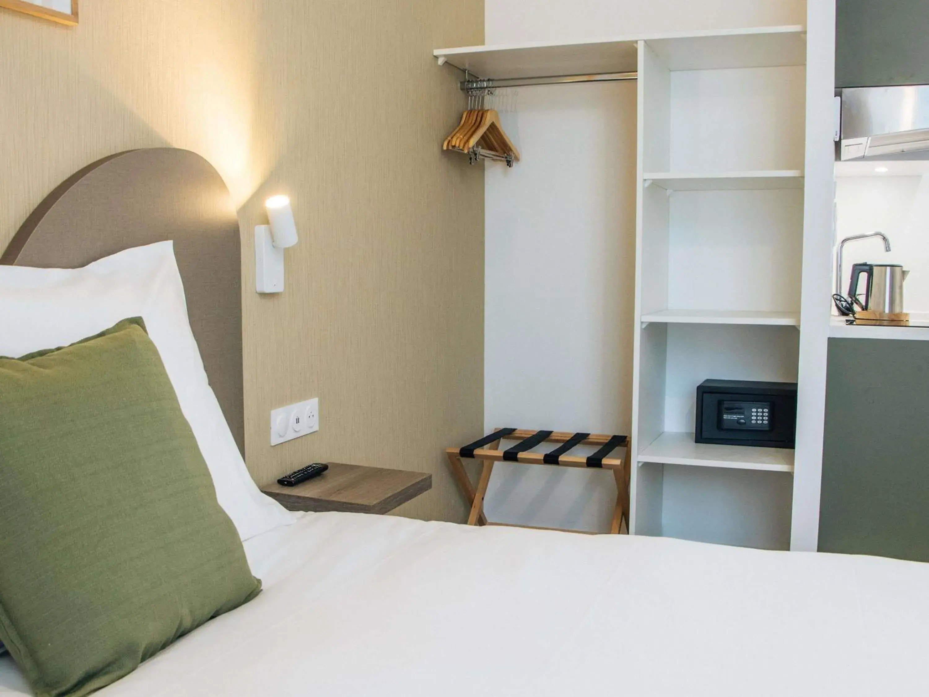 Bedroom, Bed in Adagio Access Bordeaux Sud Pessac Bedroom, Bed in Adagio Access Bordeaux Sud Pessac