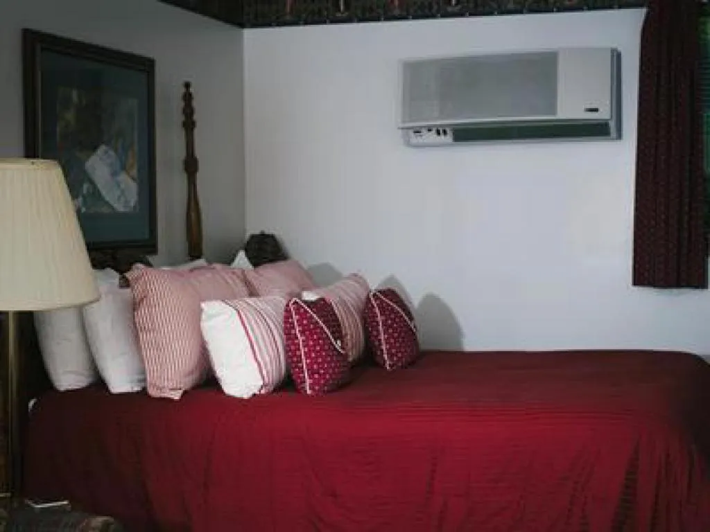 Bedroom, Bed in The Inn at Dresden