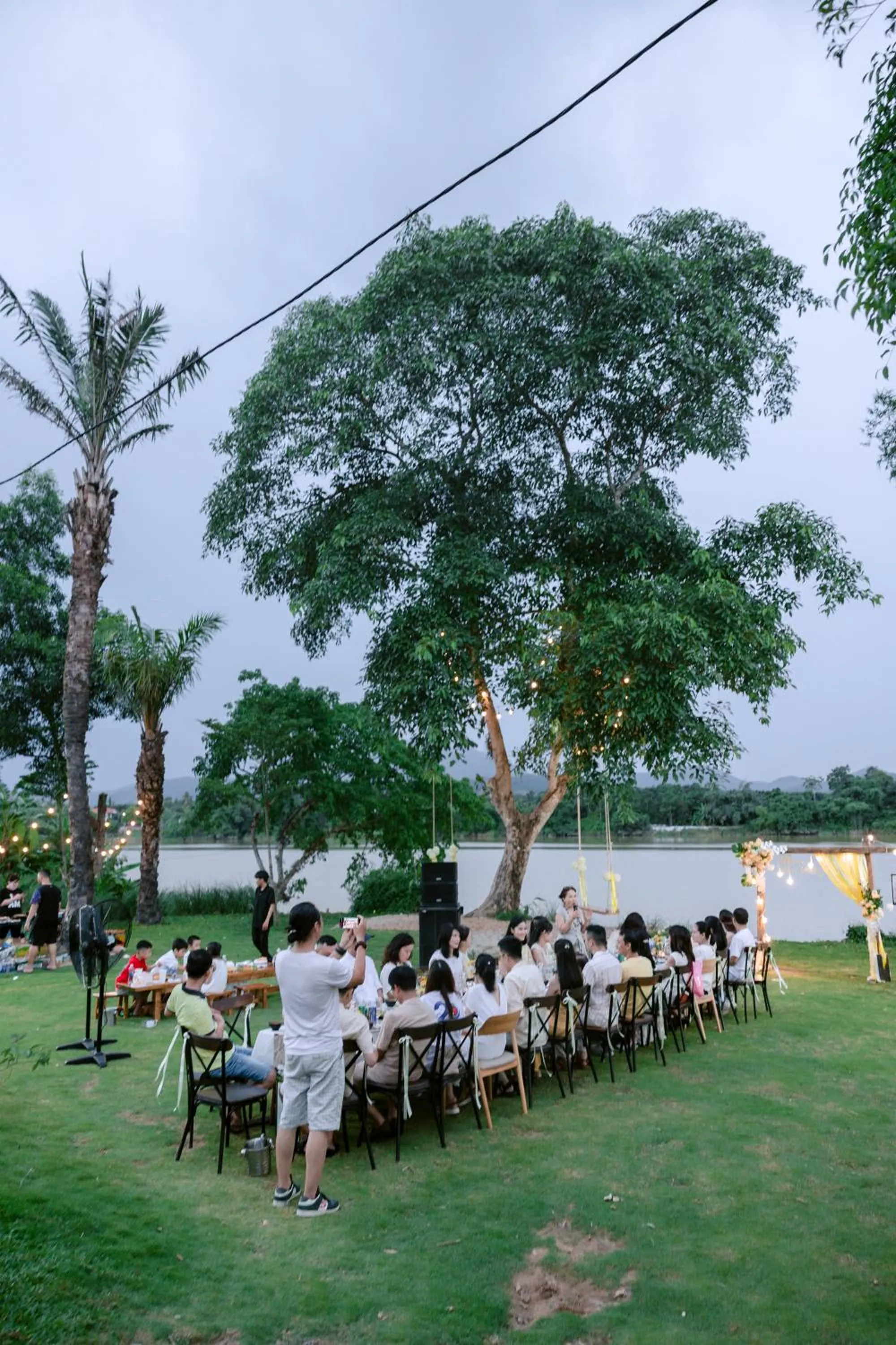 Dining area in Vả Riverside Retreat