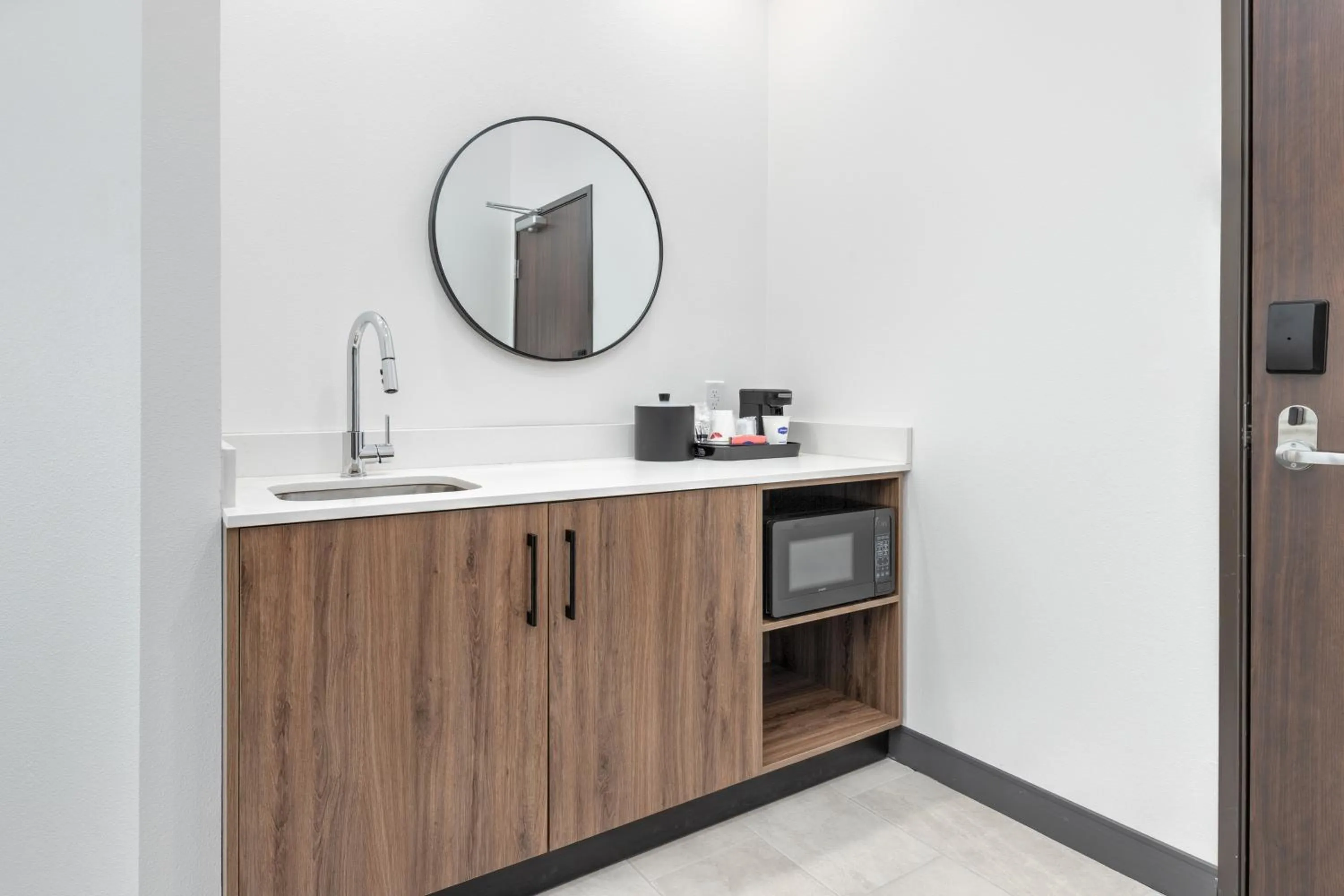 Coffee/tea facilities in Hampton Inn & Suites Irving Hwy 183