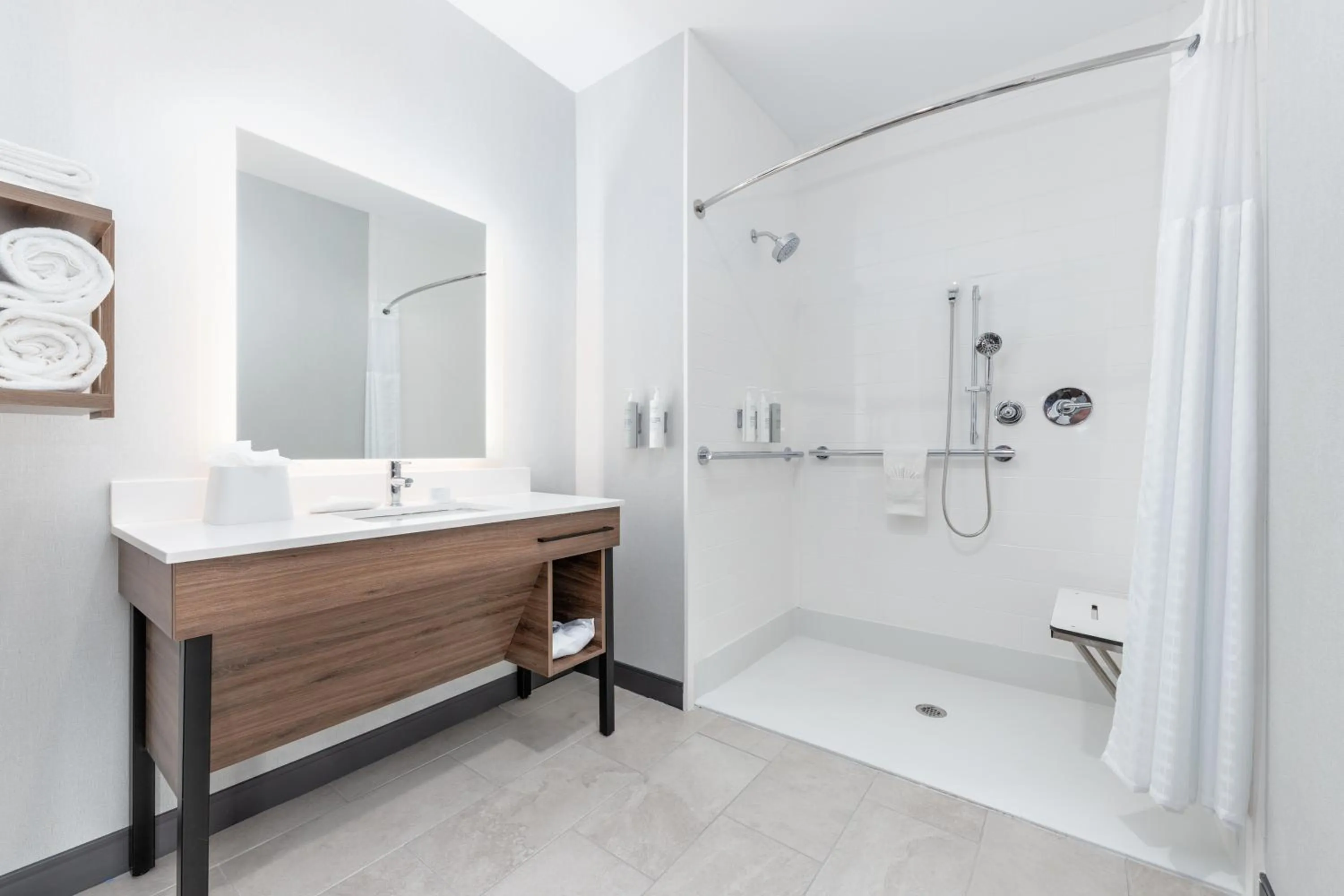 Shower in Hampton Inn & Suites Irving Hwy 183