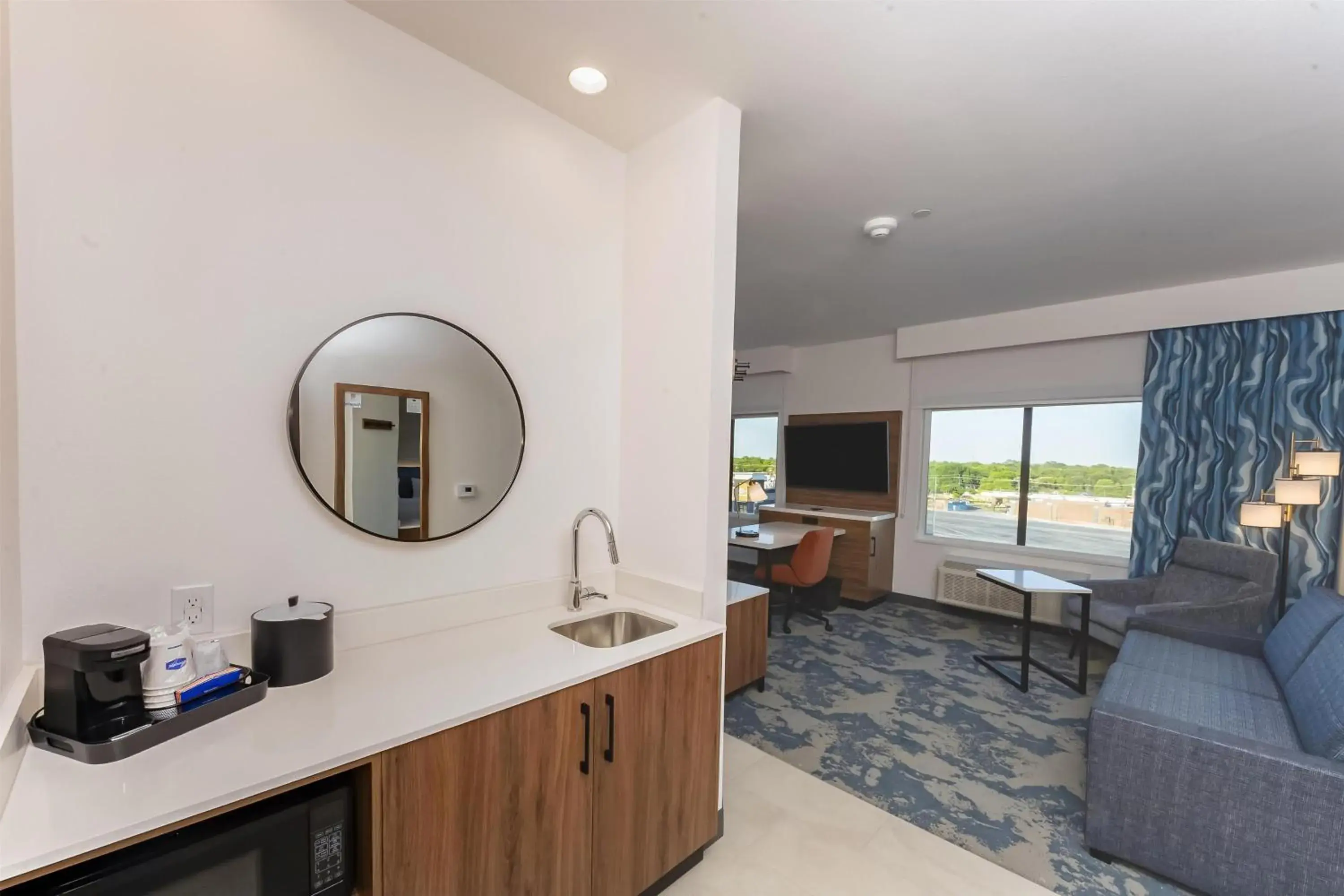 Living room in Hampton Inn & Suites Irving Hwy 183 Living room in Hampton Inn & Suites Irving Hwy 183