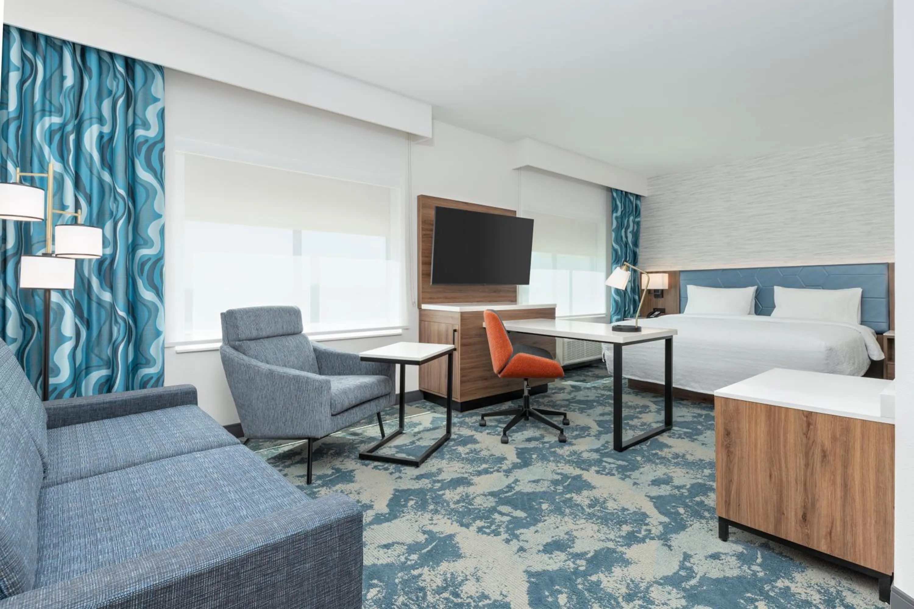 Bed in Hampton Inn & Suites Irving Hwy 183