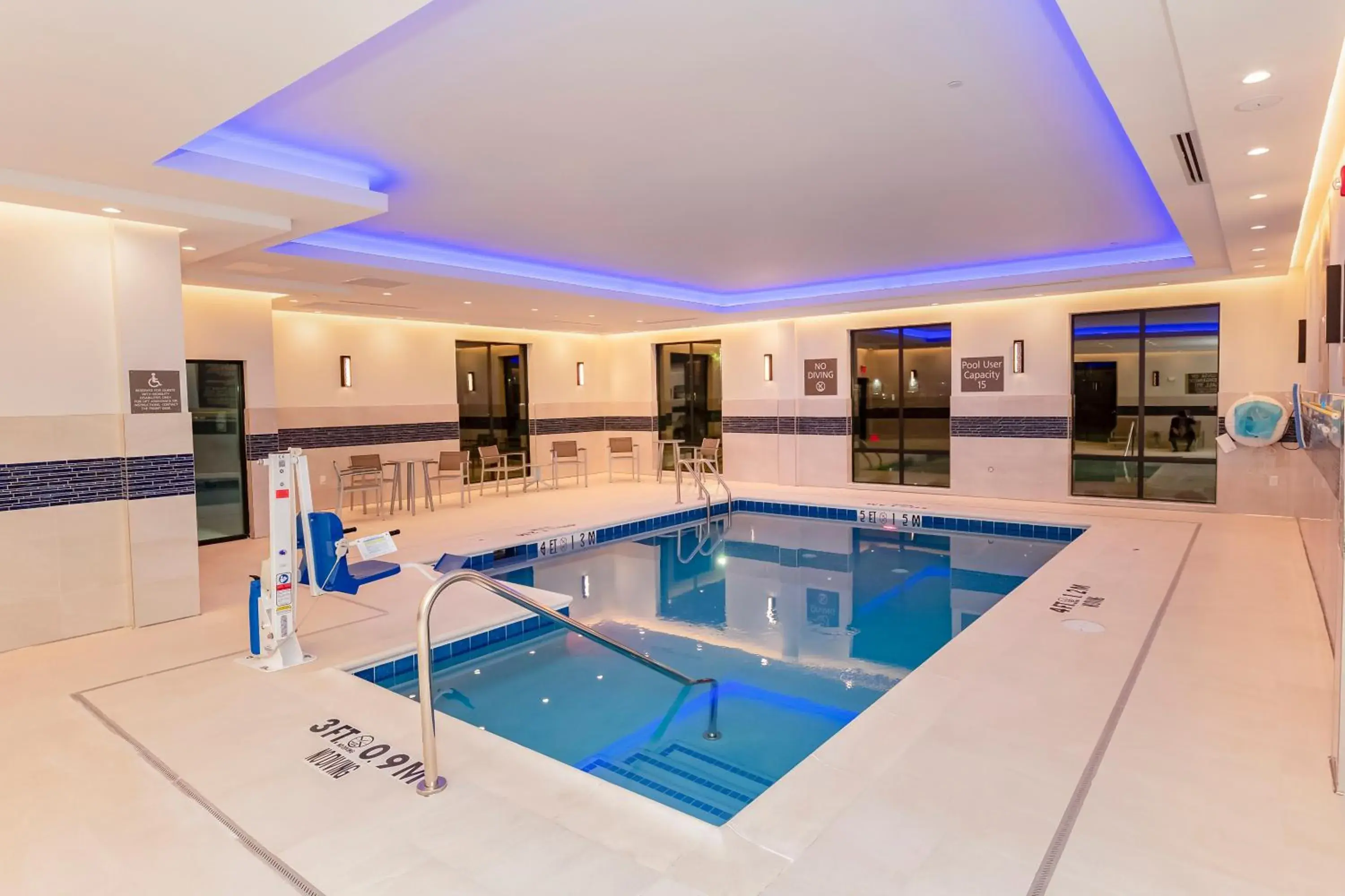 Swimming pool in Hampton Inn & Suites Irving Hwy 183 Swimming pool in Hampton Inn & Suites Irving Hwy 183