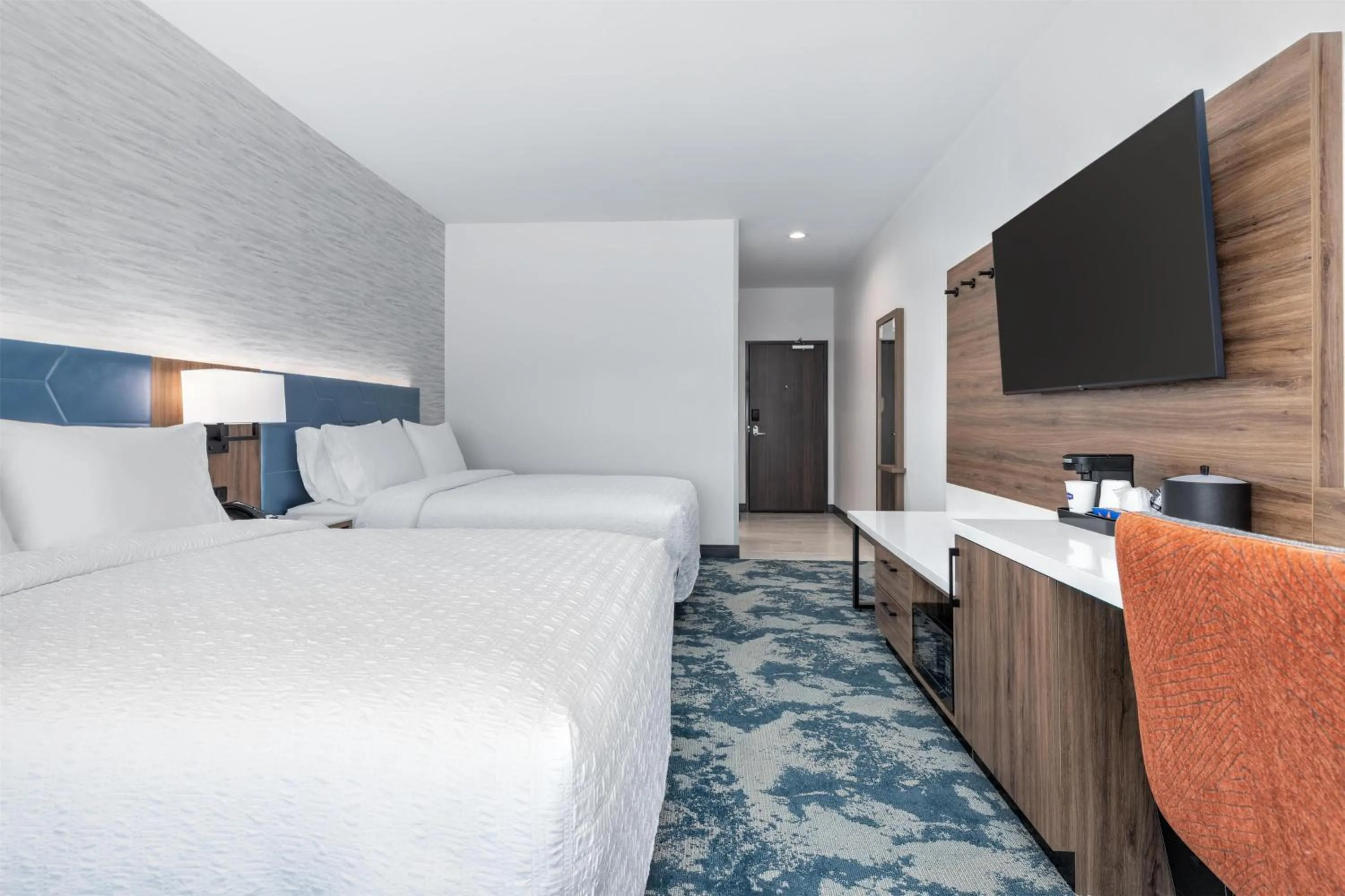 Bed in Hampton Inn & Suites Irving Hwy 183