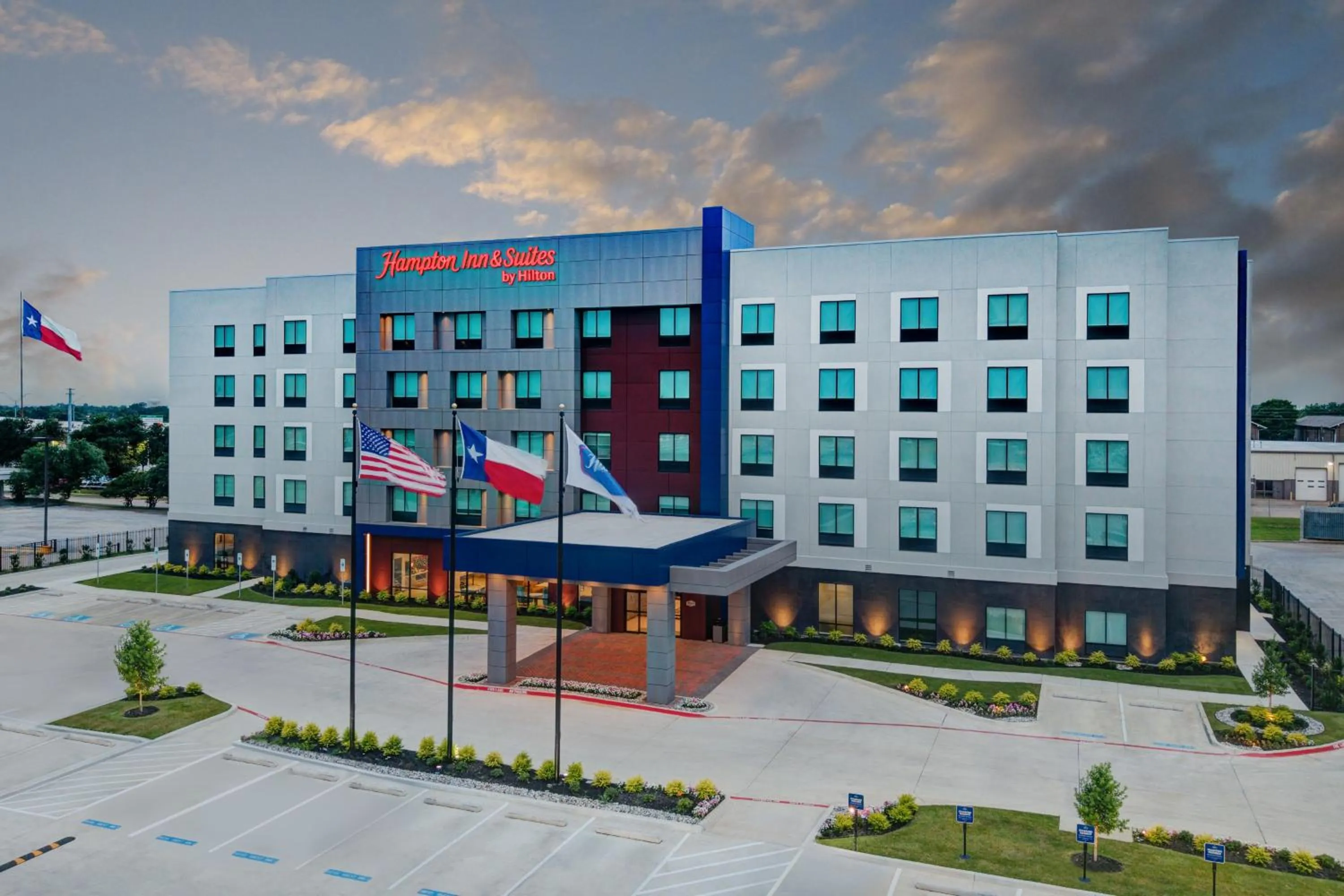 Property building in Hampton Inn & Suites Irving Hwy 183