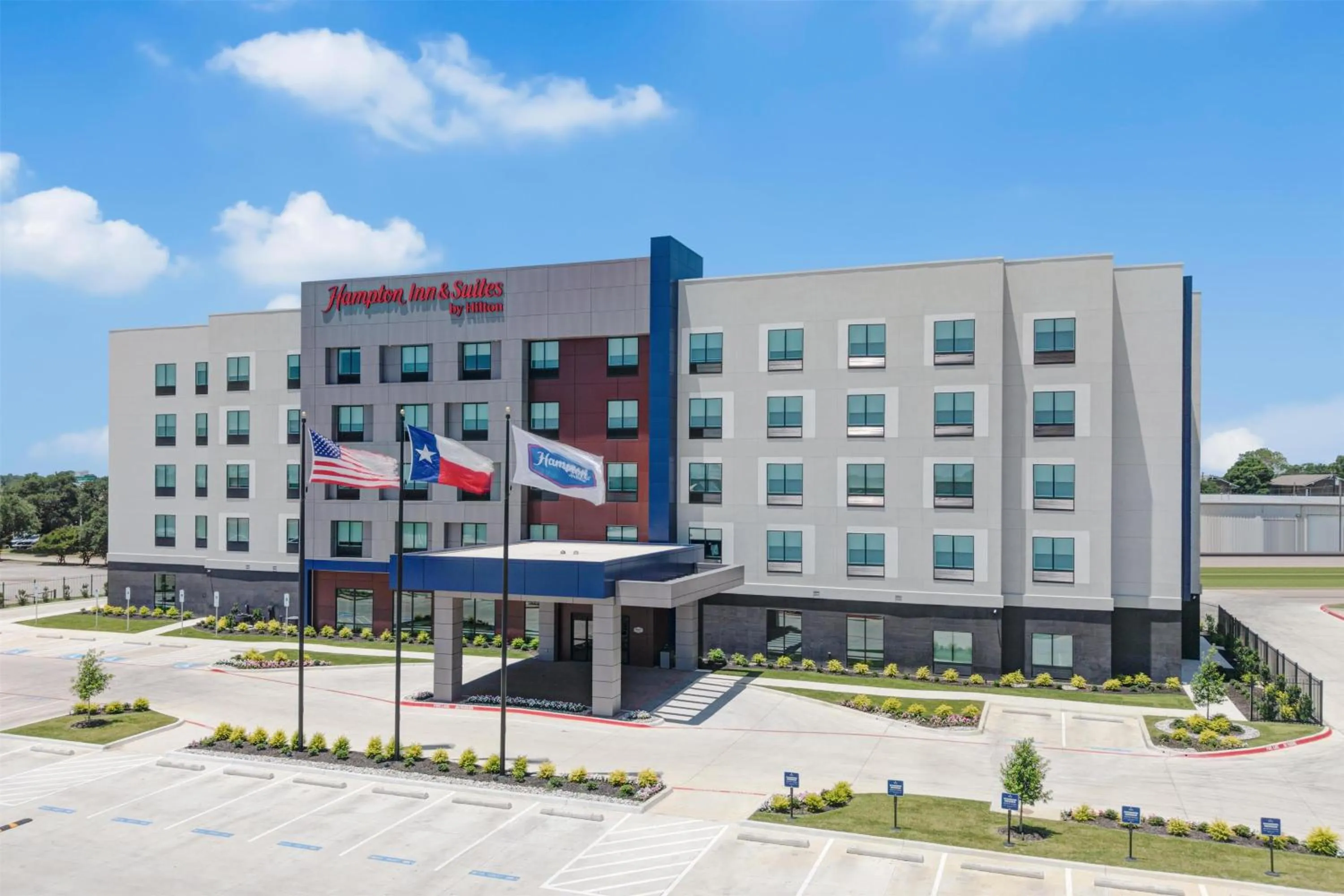 Property building in Hampton Inn & Suites Irving Hwy 183