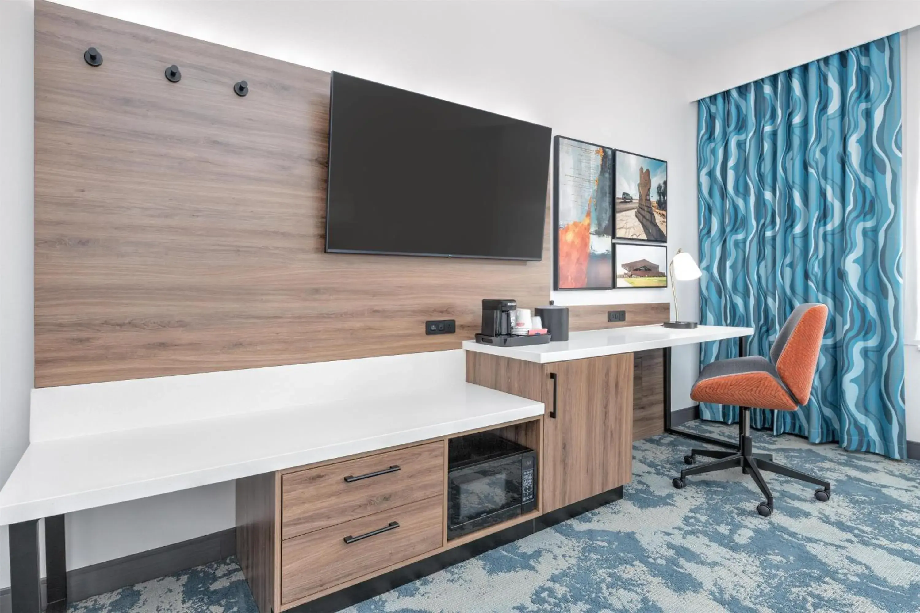 Bedroom in Hampton Inn & Suites Irving Hwy 183 Bedroom in Hampton Inn & Suites Irving Hwy 183