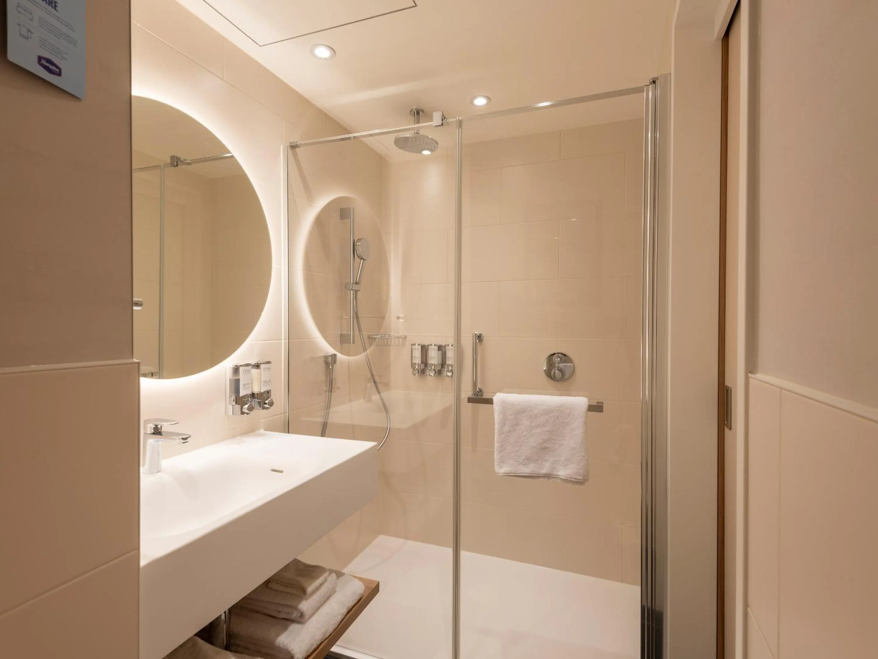 Bathroom in Hampton By Hilton Dresden City Centre