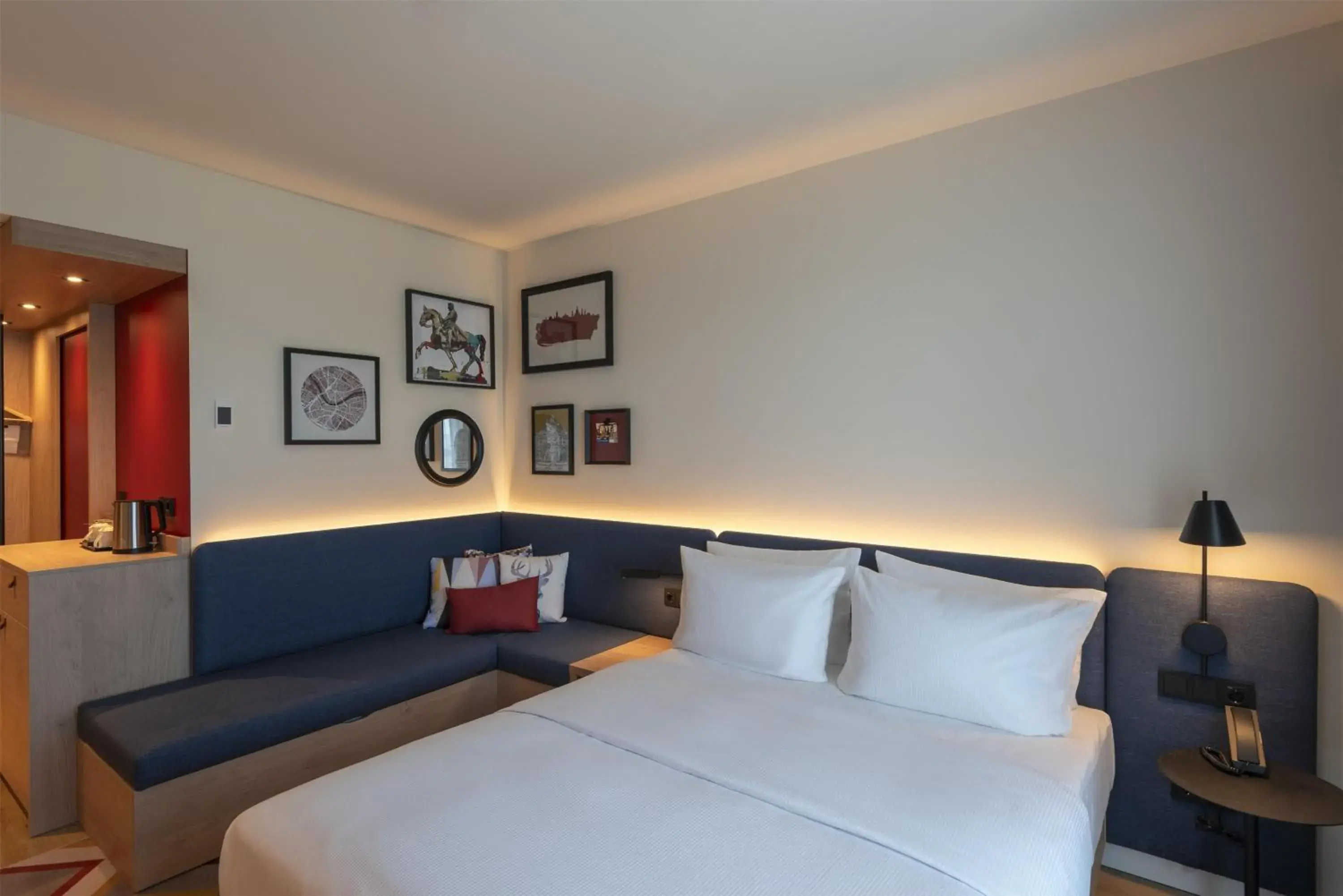 Living room, Bed in Hampton By Hilton Dresden City Centre Living room, Bed in Hampton By Hilton Dresden City Centre