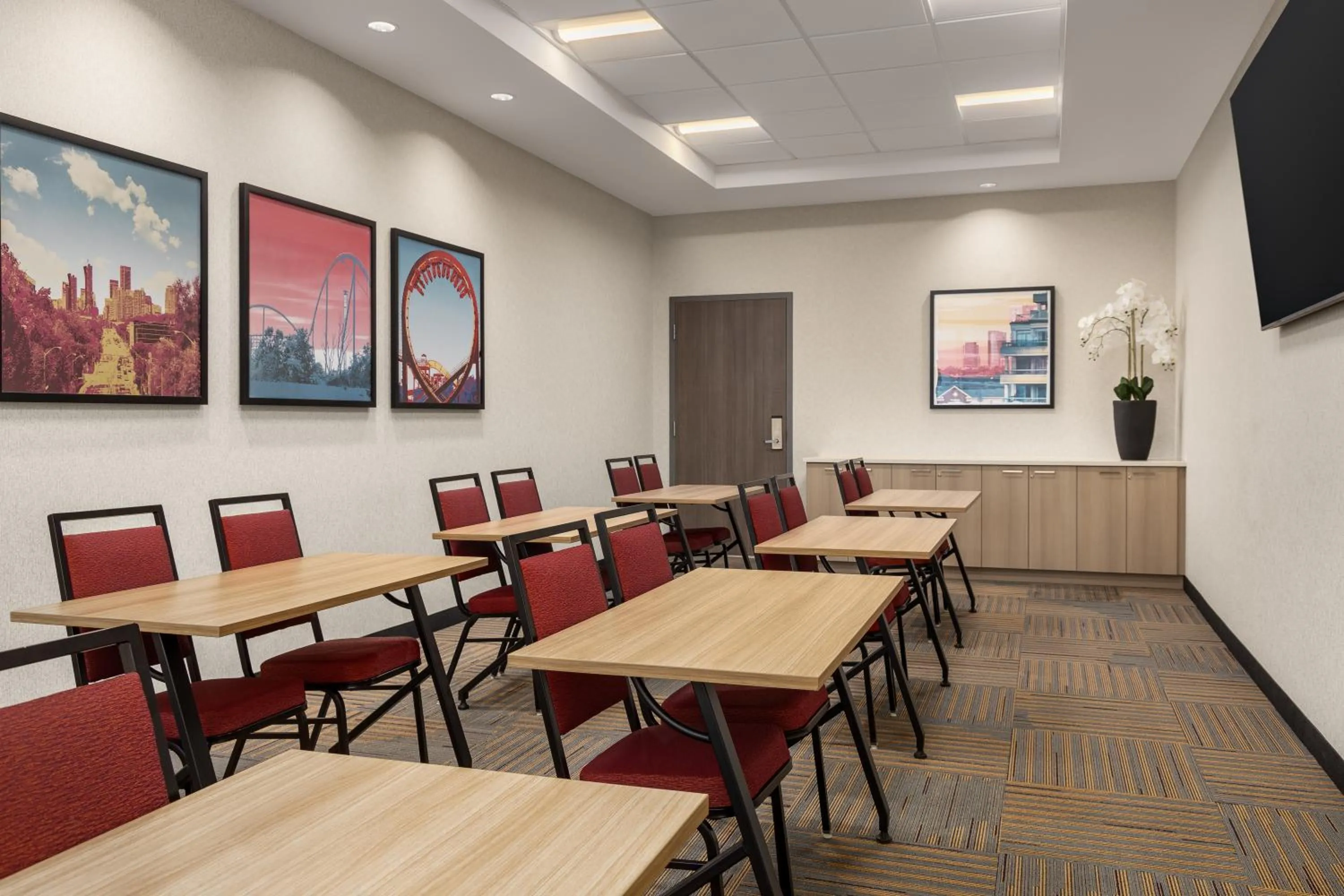 Meeting/conference room in Home2 Suites By Hilton Vaughan Toronto On