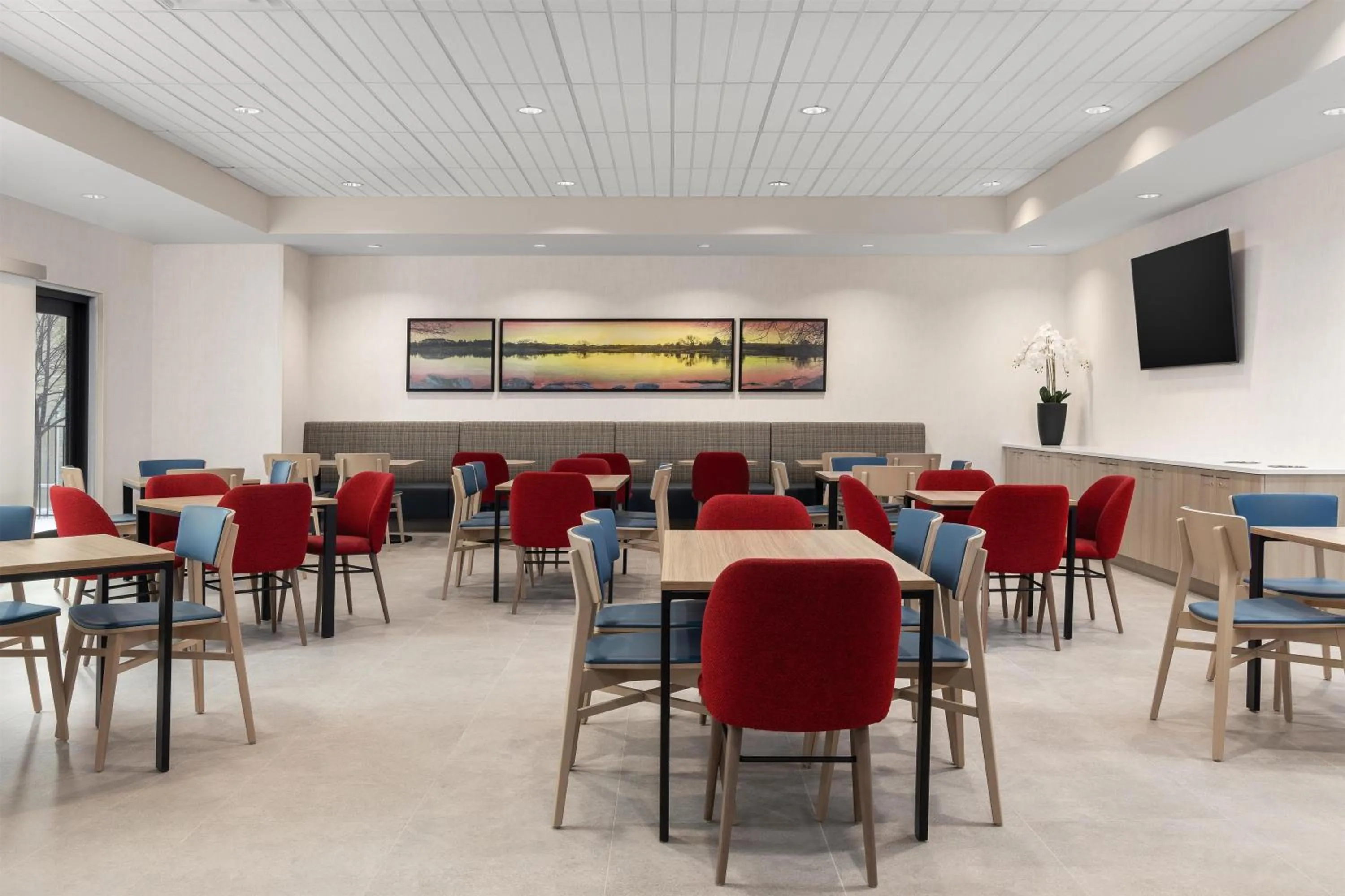 Breakfast in Home2 Suites By Hilton Vaughan Toronto On