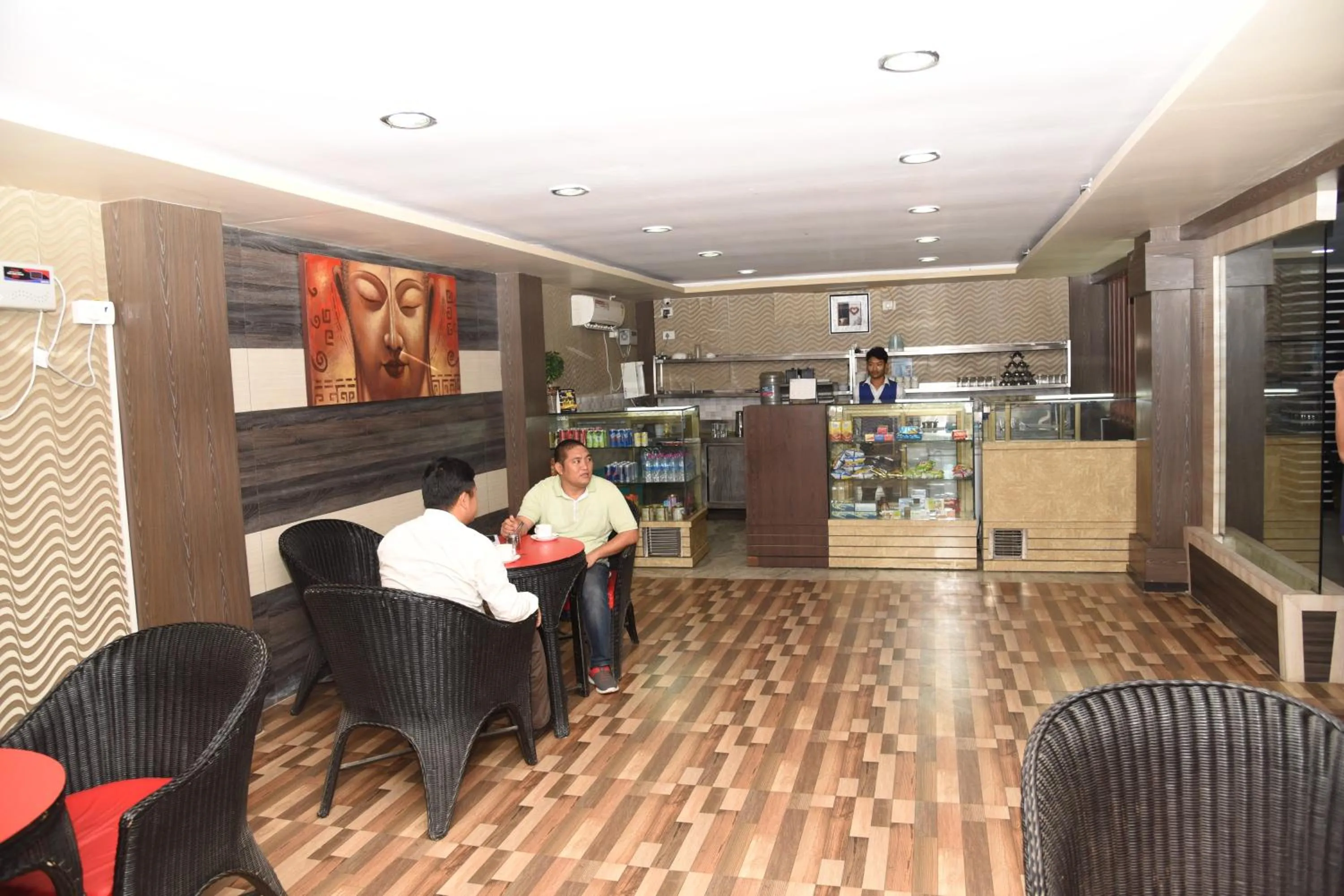 Restaurant/places to eat in Hotel Pybss