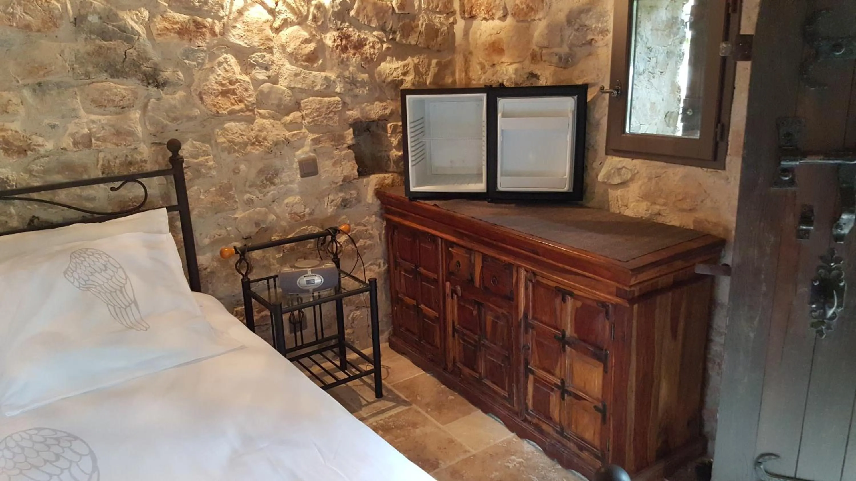 Food and drinks, Bed in Le Donjon des Combes et son Spa