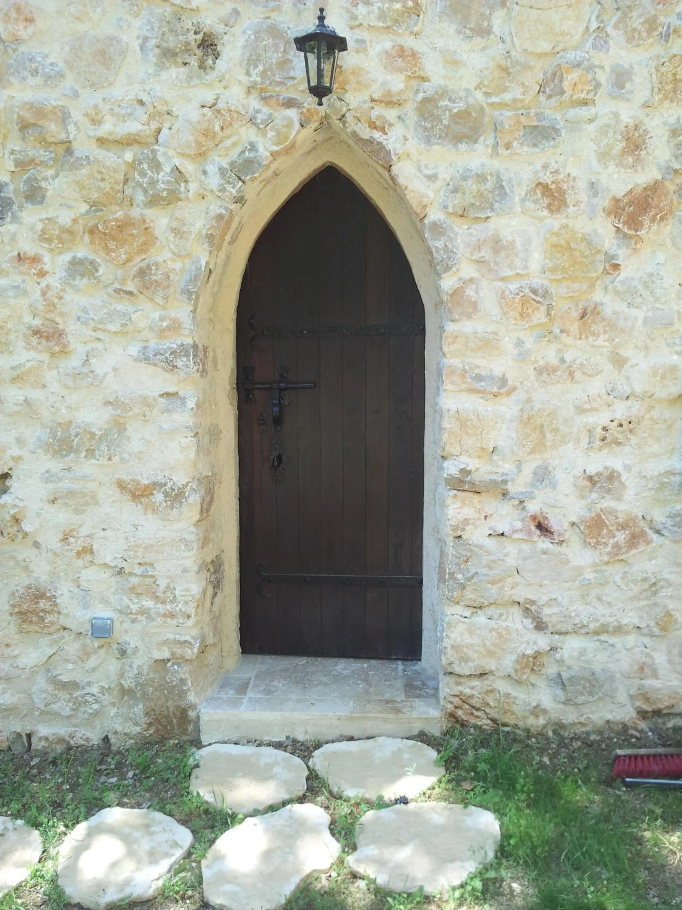 Facade/entrance in Le Donjon des Combes et son Spa