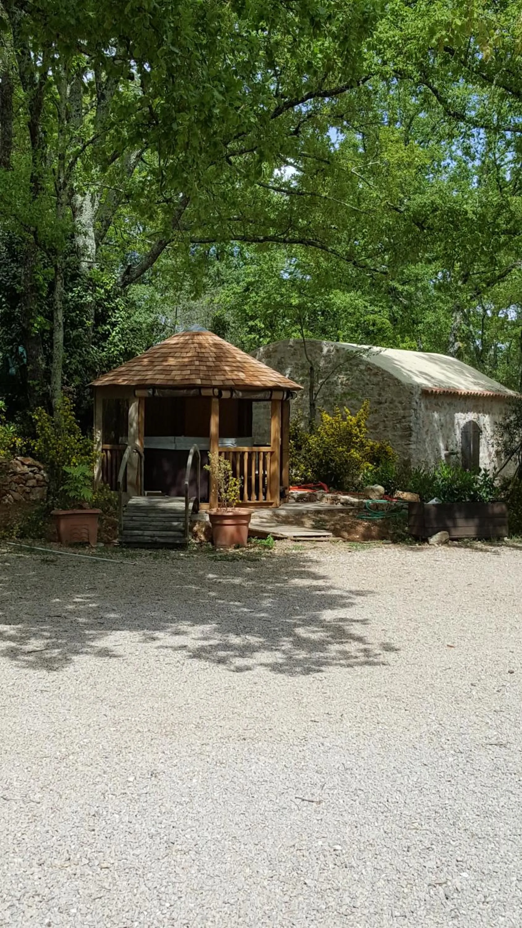 Hot Tub in Le Donjon des Combes et son Spa