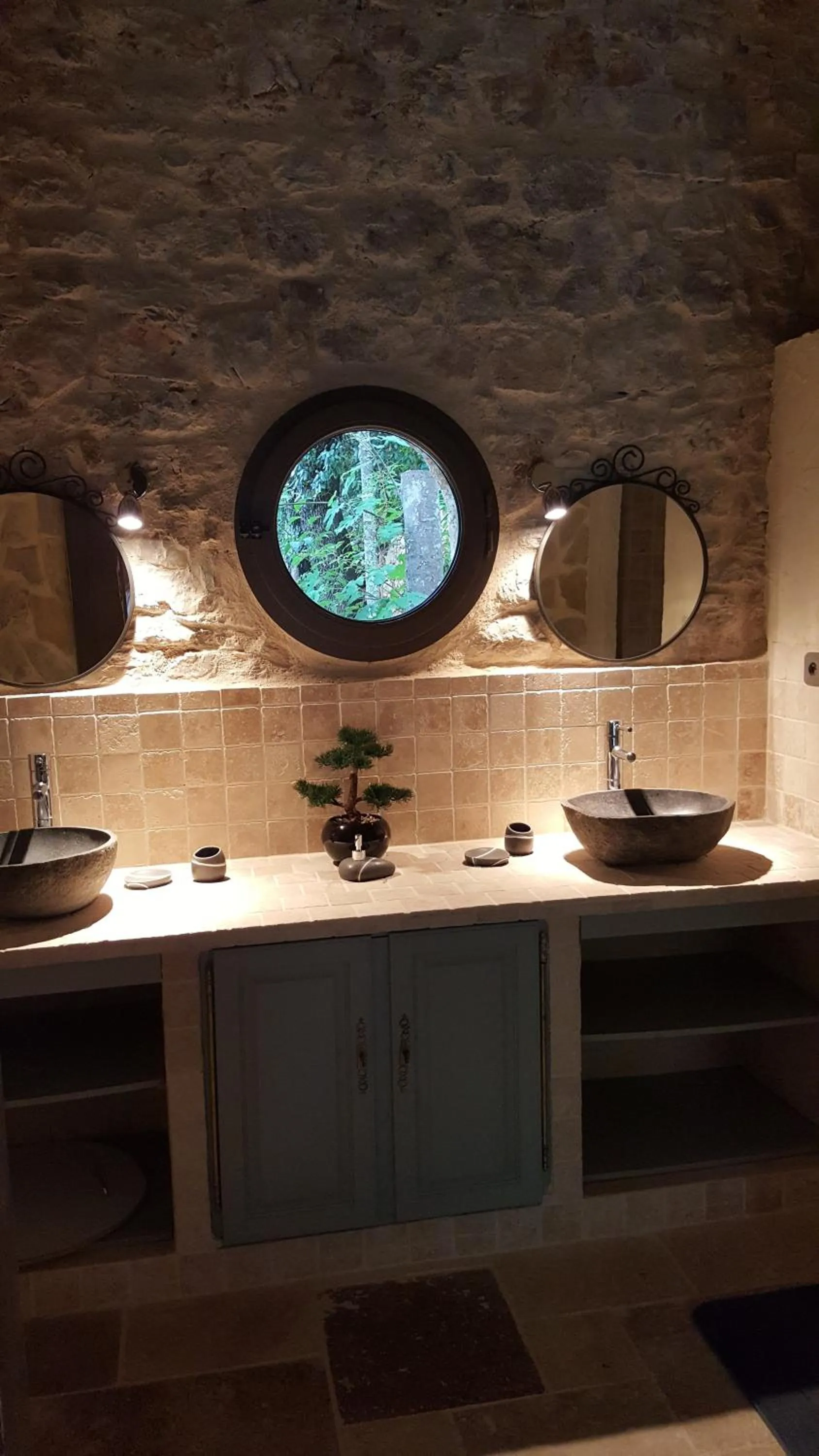 Shower in Le Donjon des Combes et son Spa