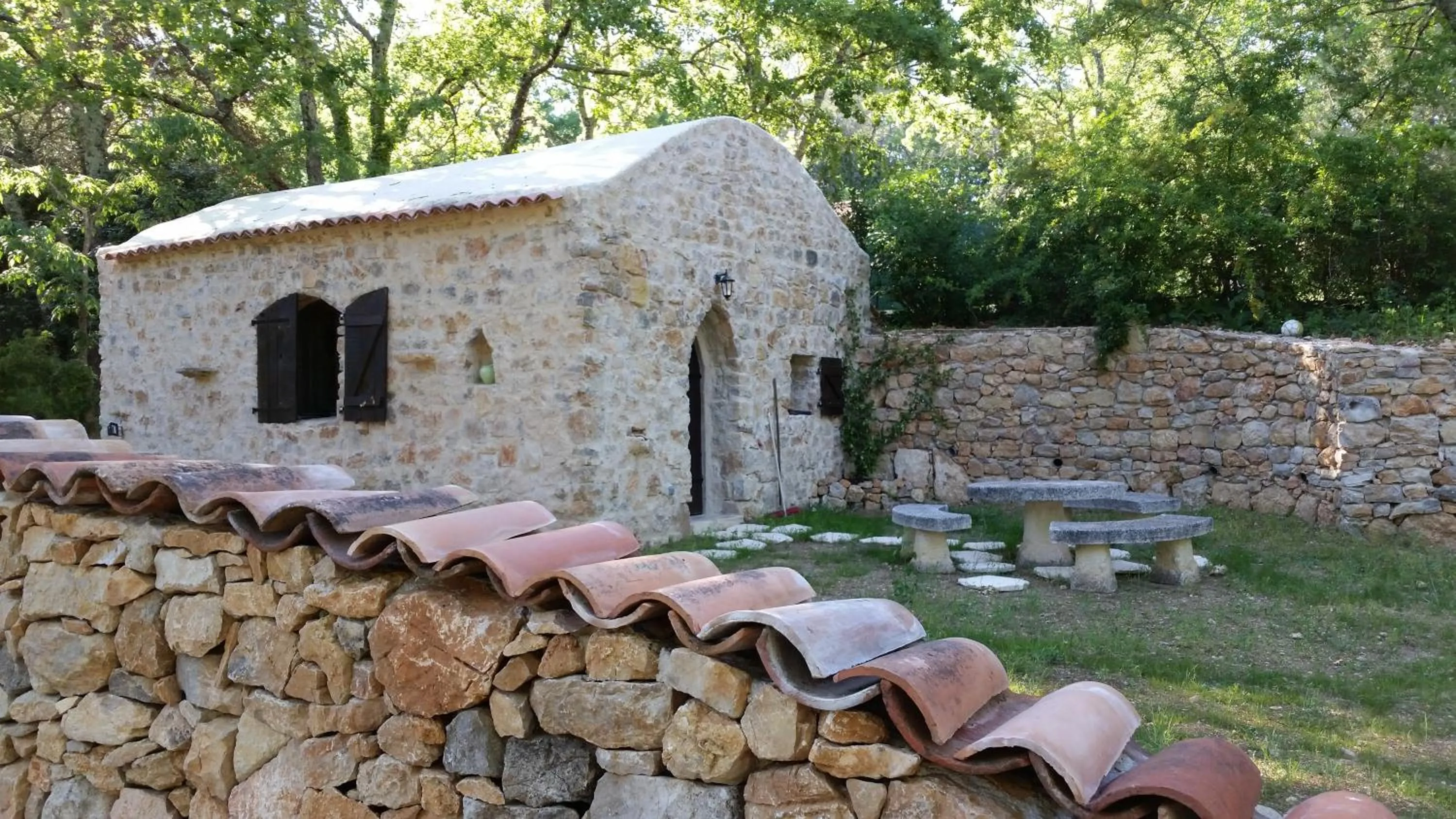 Photo of the whole room in Le Donjon des Combes et son Spa