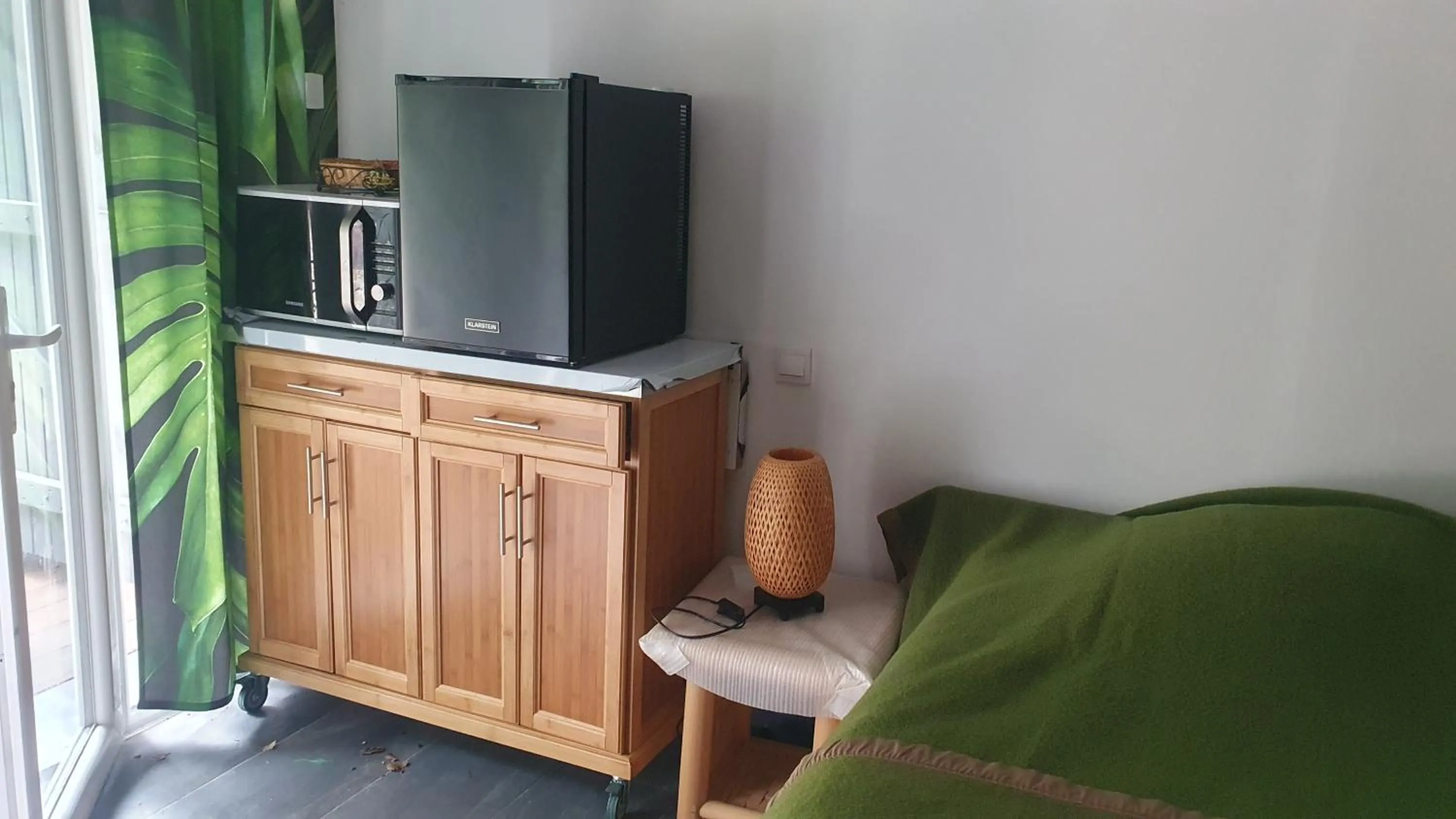 minibar in Le Donjon des Combes et son Spa