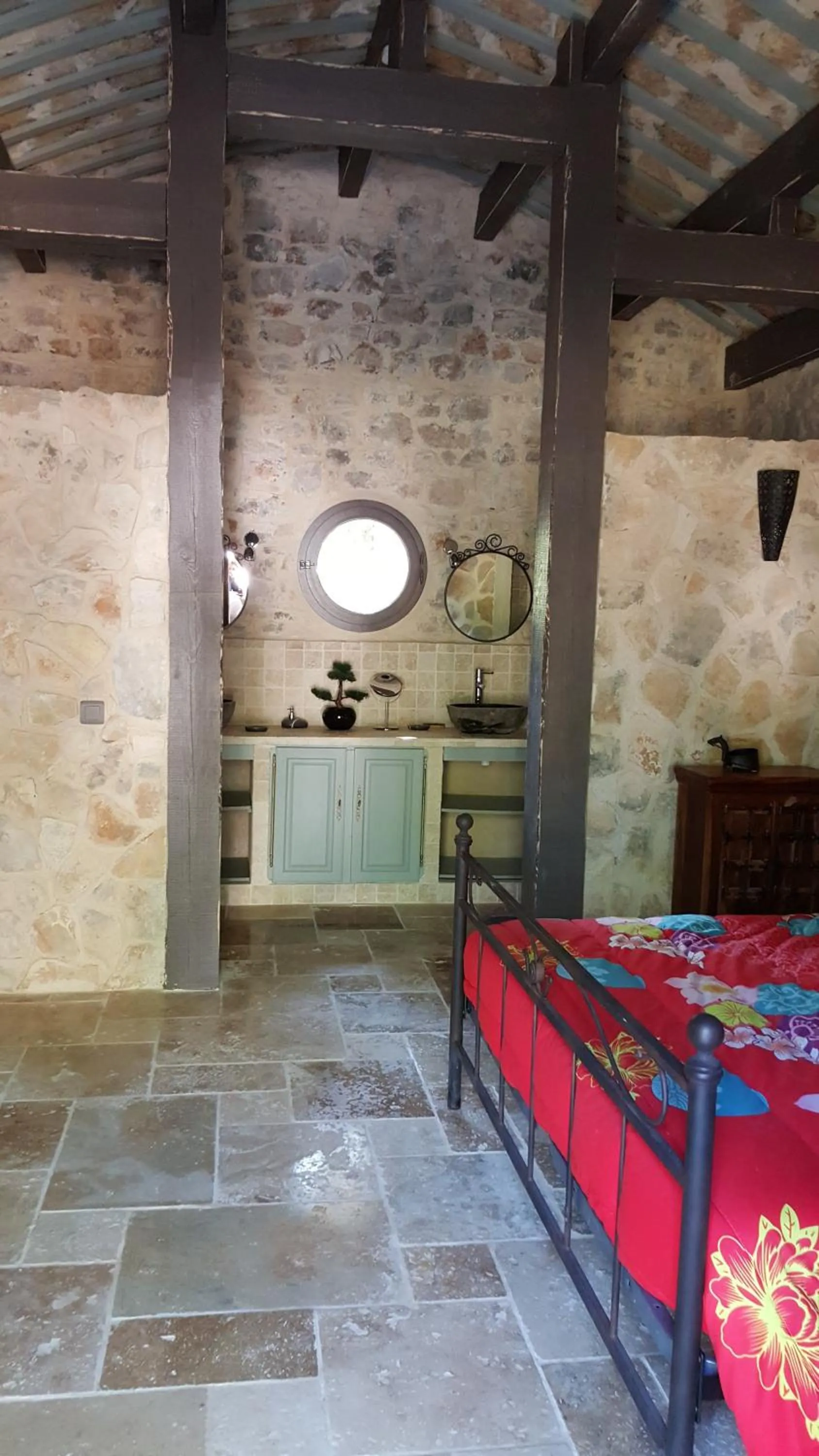 Photo of the whole room, Bed in Le Donjon des Combes et son Spa