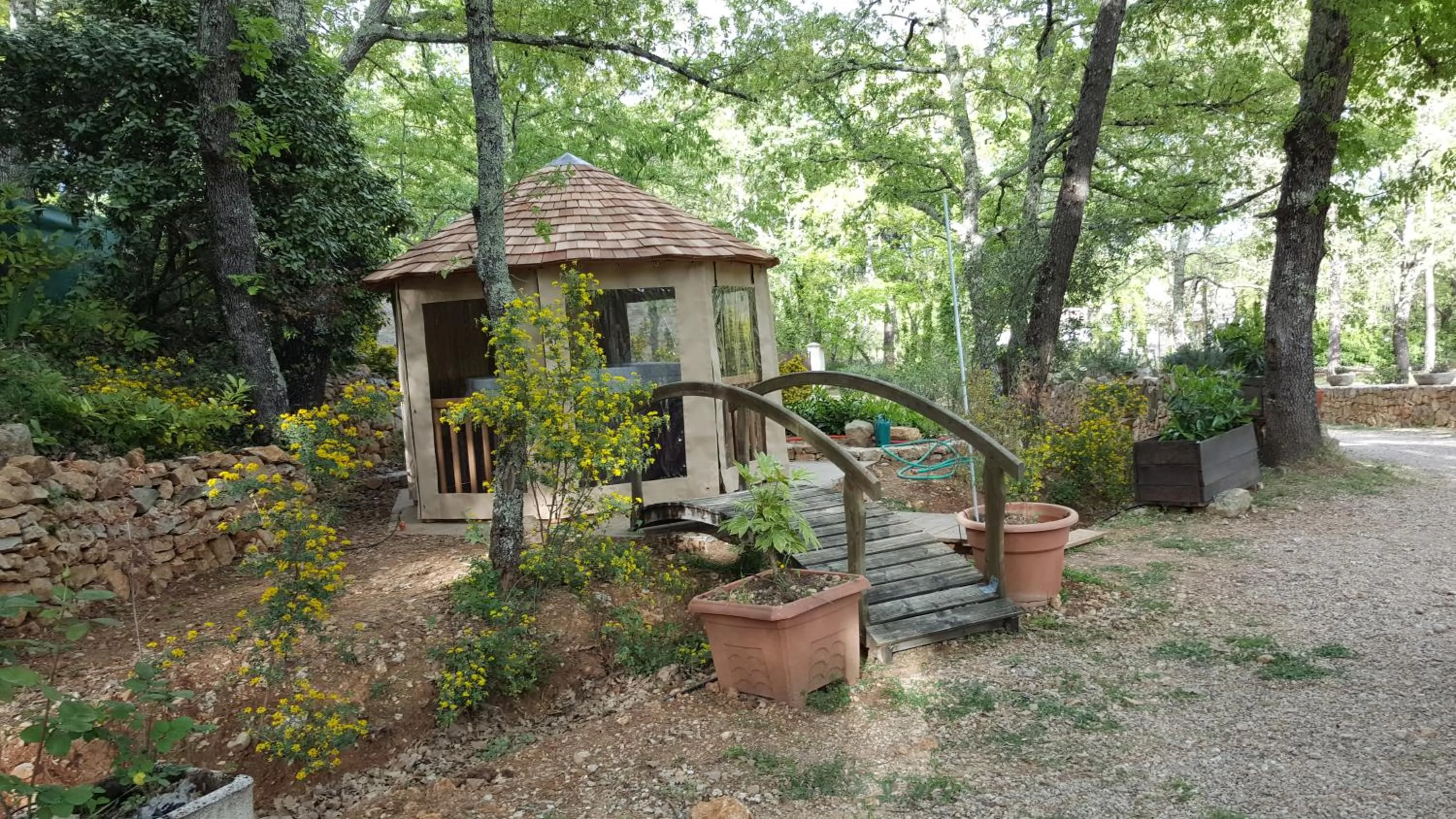 Hot Spring Bath in Le Donjon des Combes et son Spa