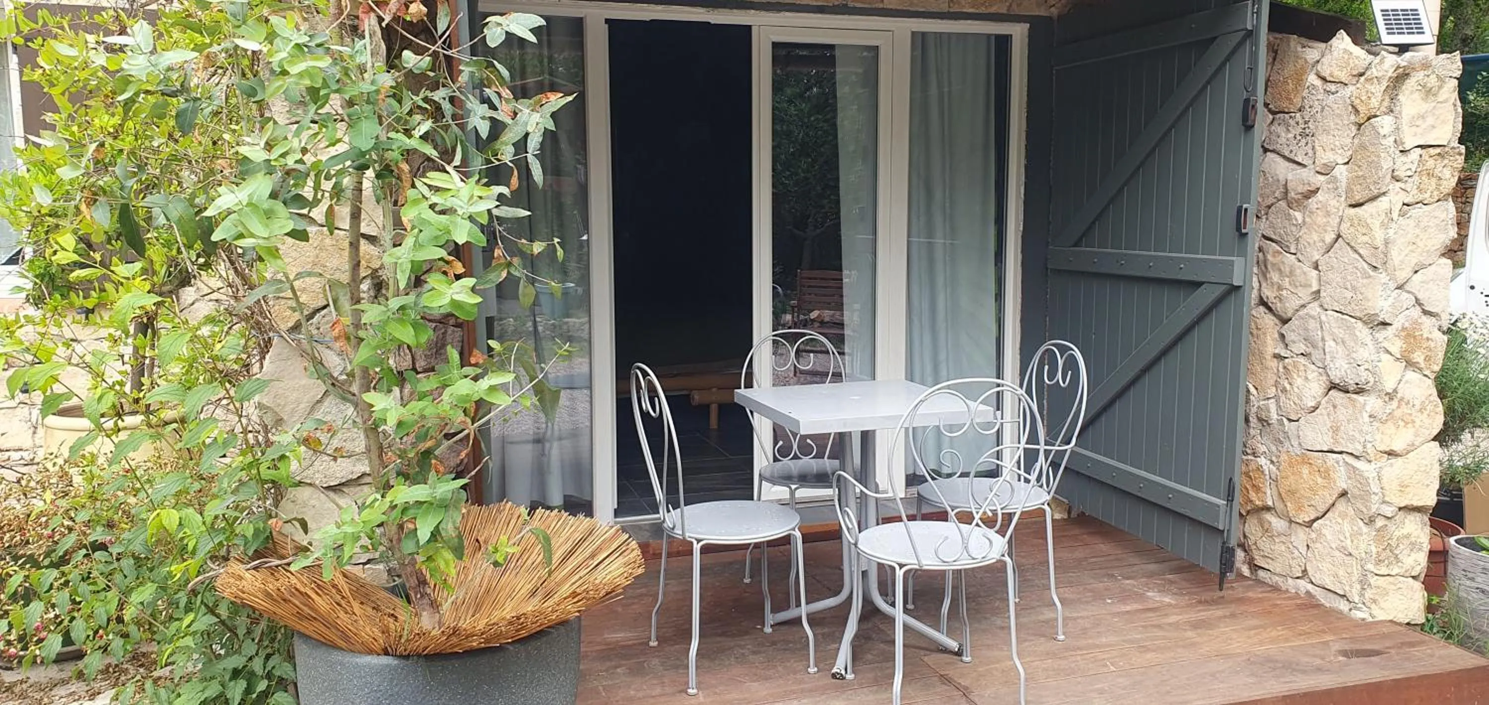 Property building in Le Donjon des Combes et son Spa