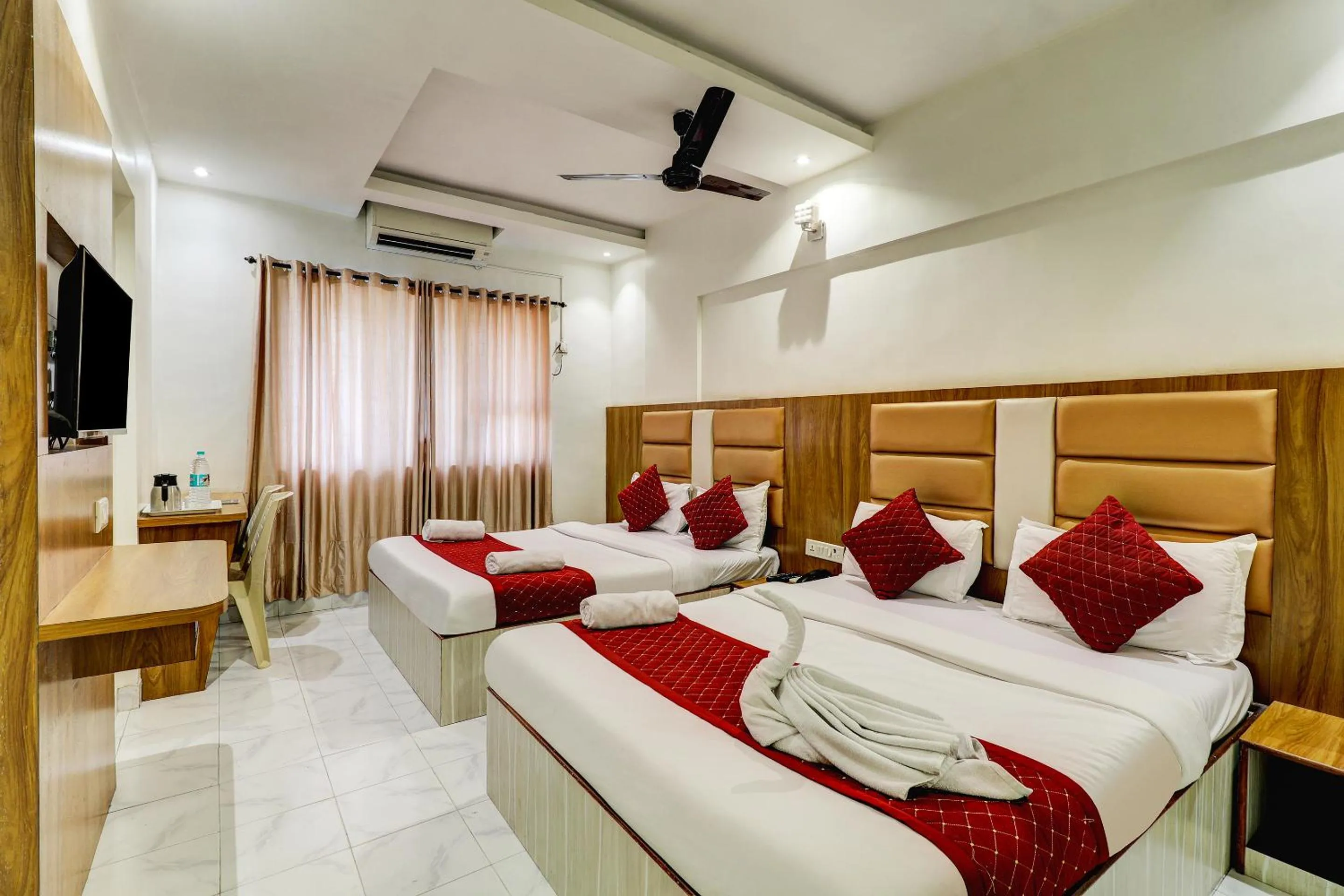 Bedroom, Bed in Hotel Kurla Residency
