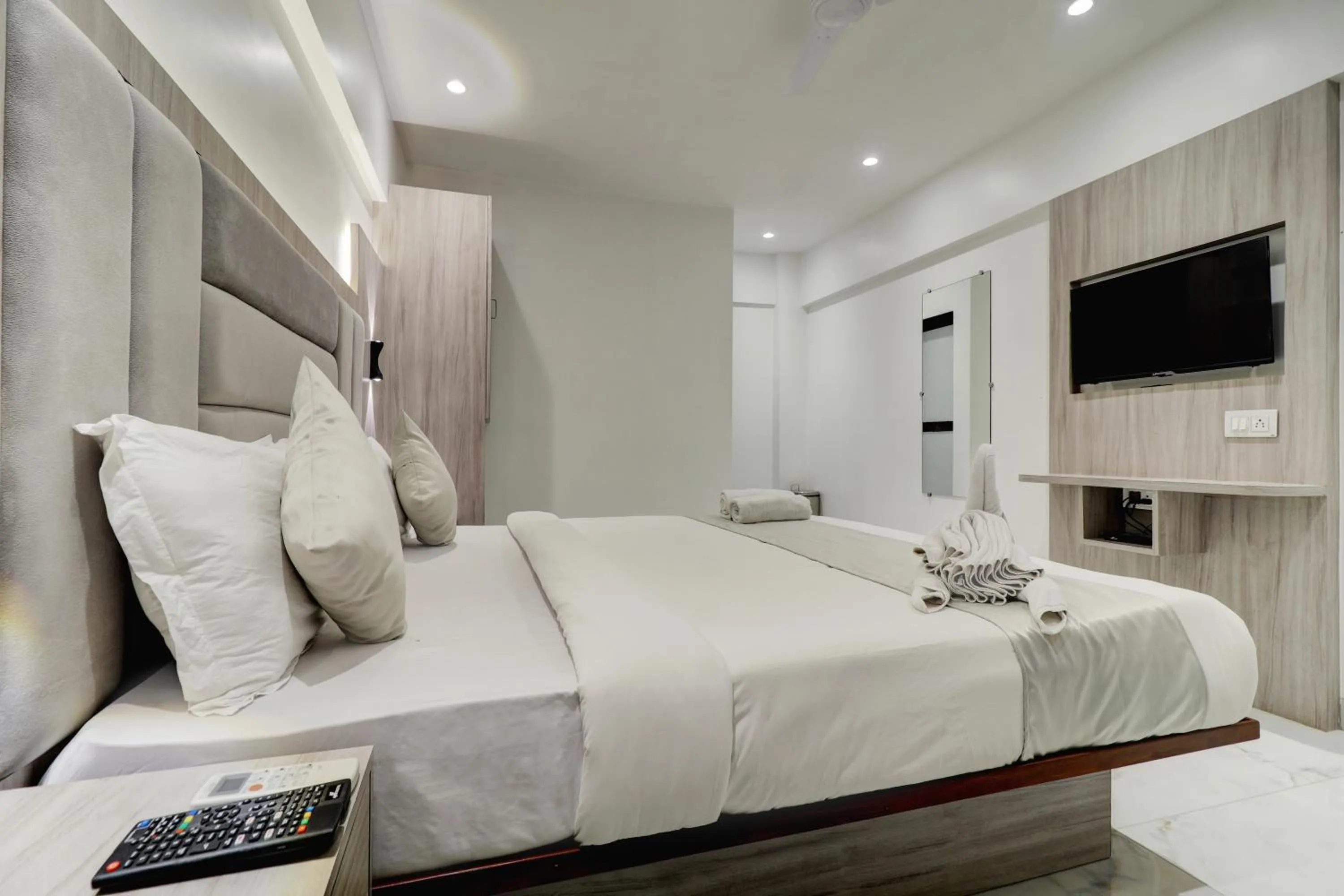 Bedroom, Bed in Hotel Kurla Residency