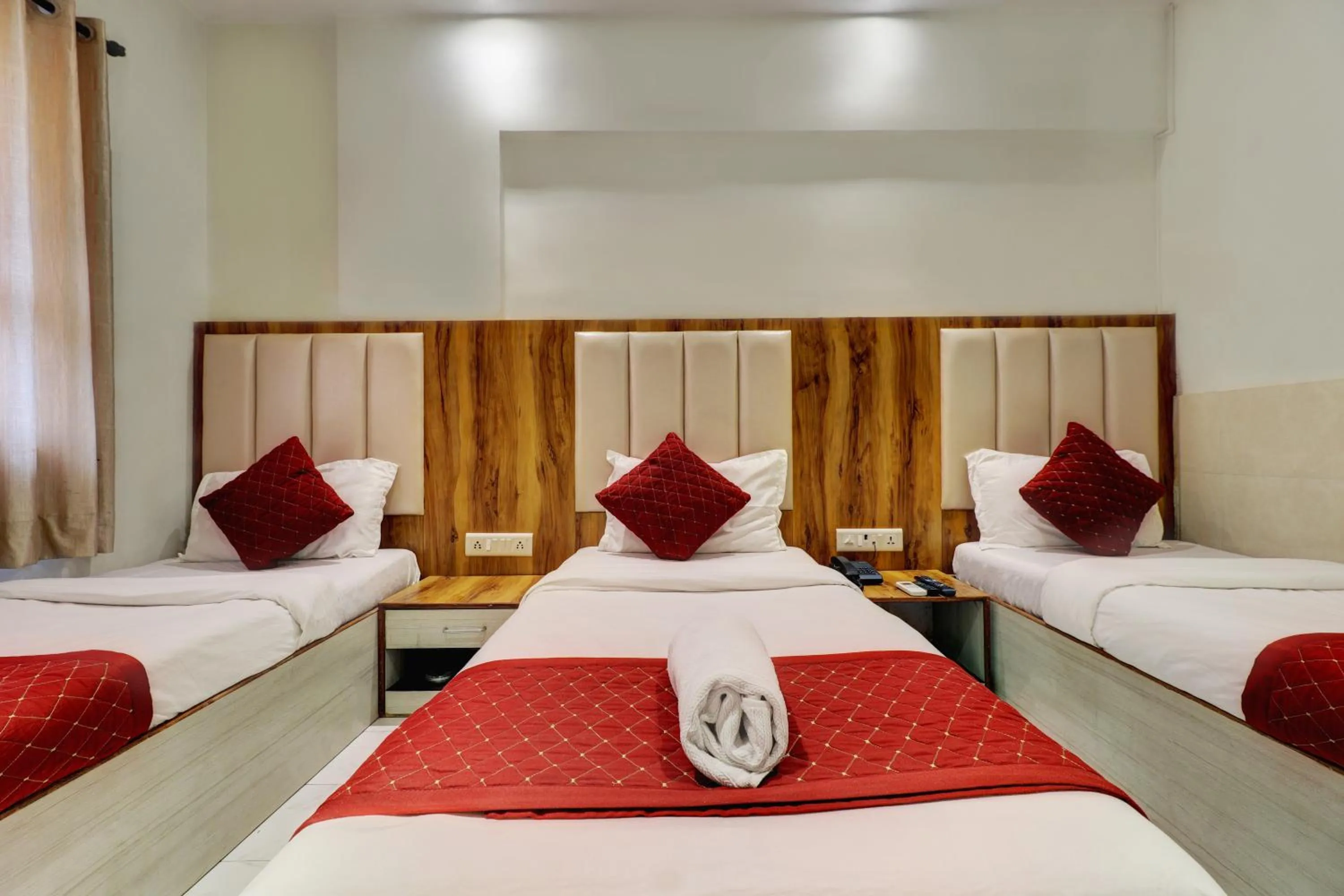 Bed in Hotel Kurla Residency