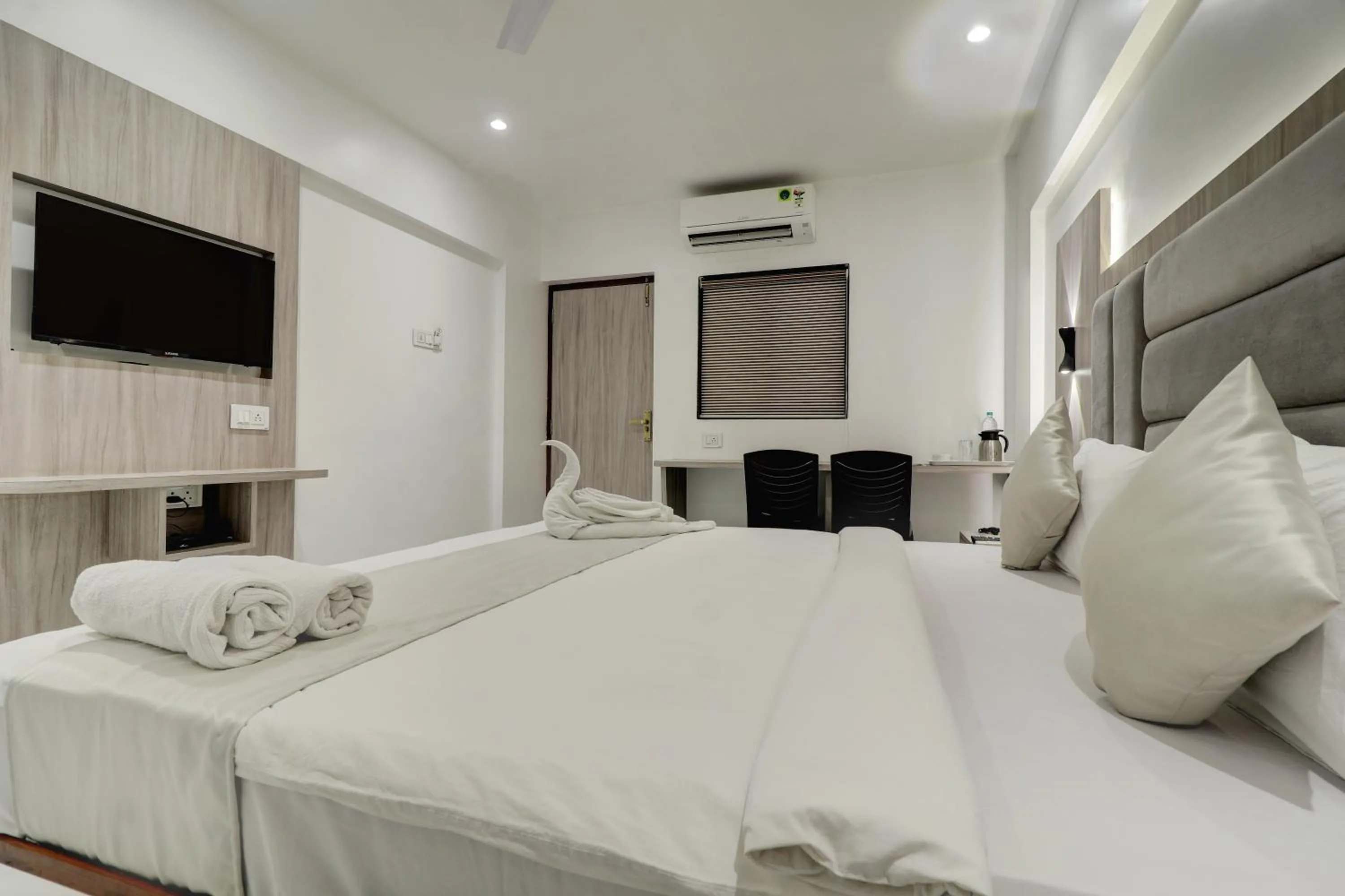 Bedroom, Bed in Hotel Kurla Residency