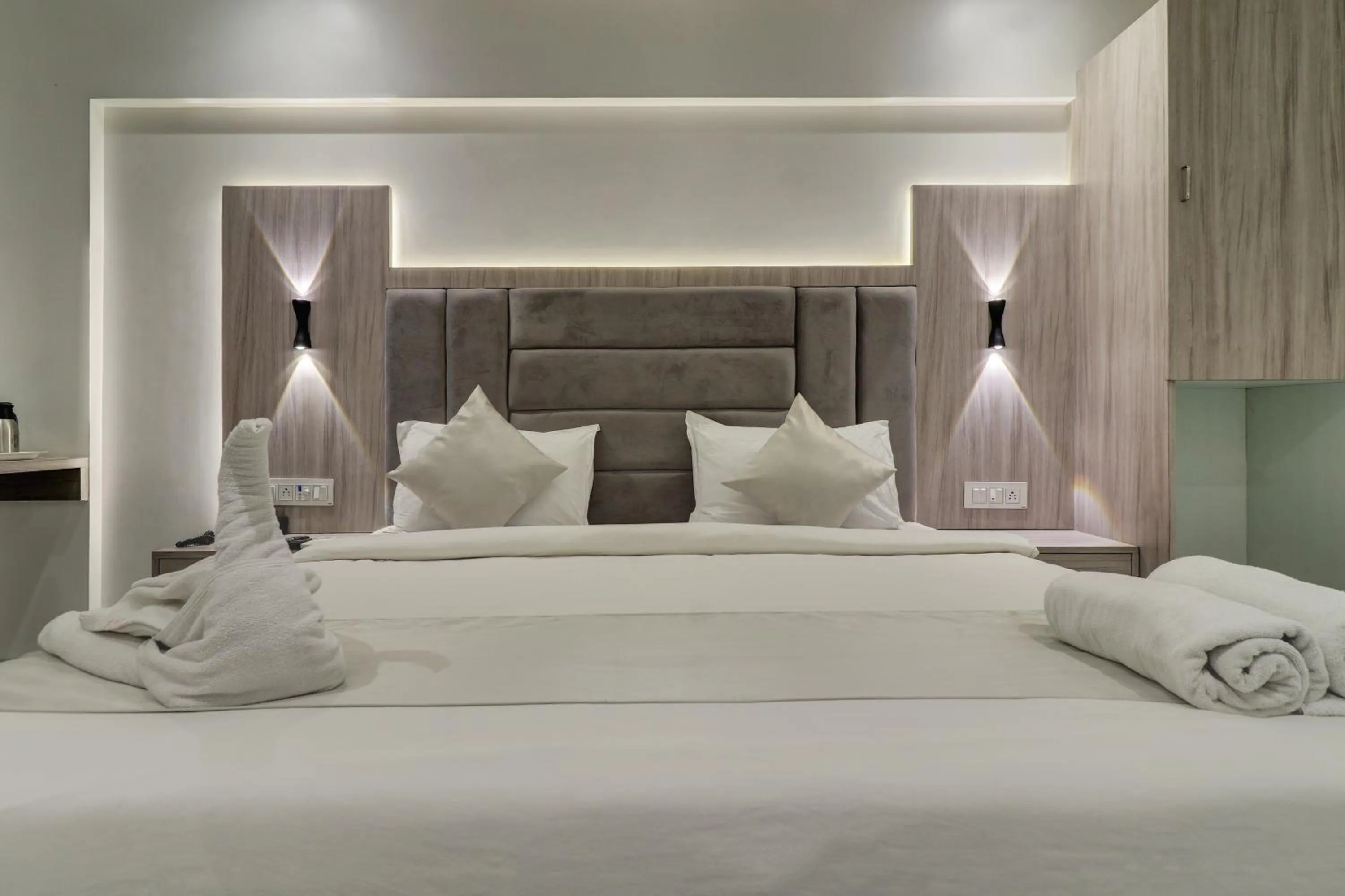 Bedroom, Bed in Hotel Kurla Residency