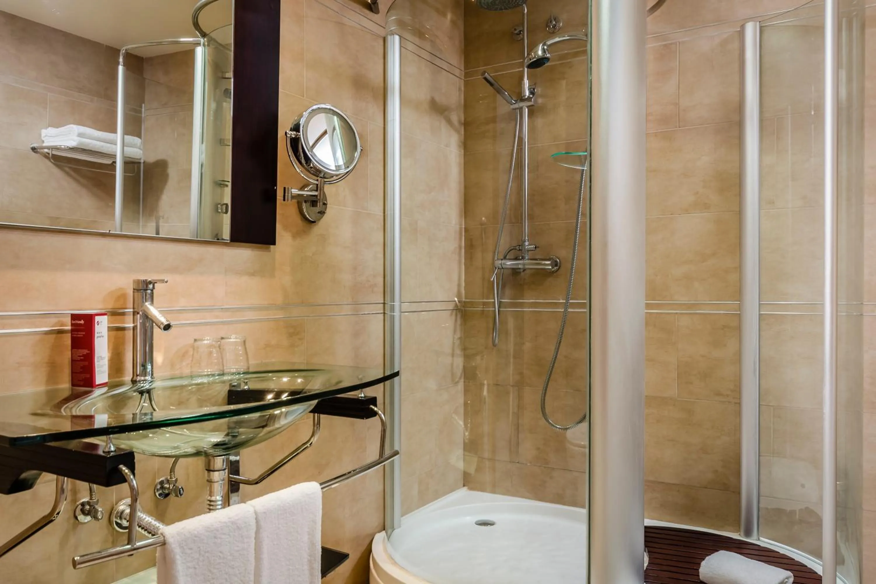 Shower in Exe Cunit Suites & Spa