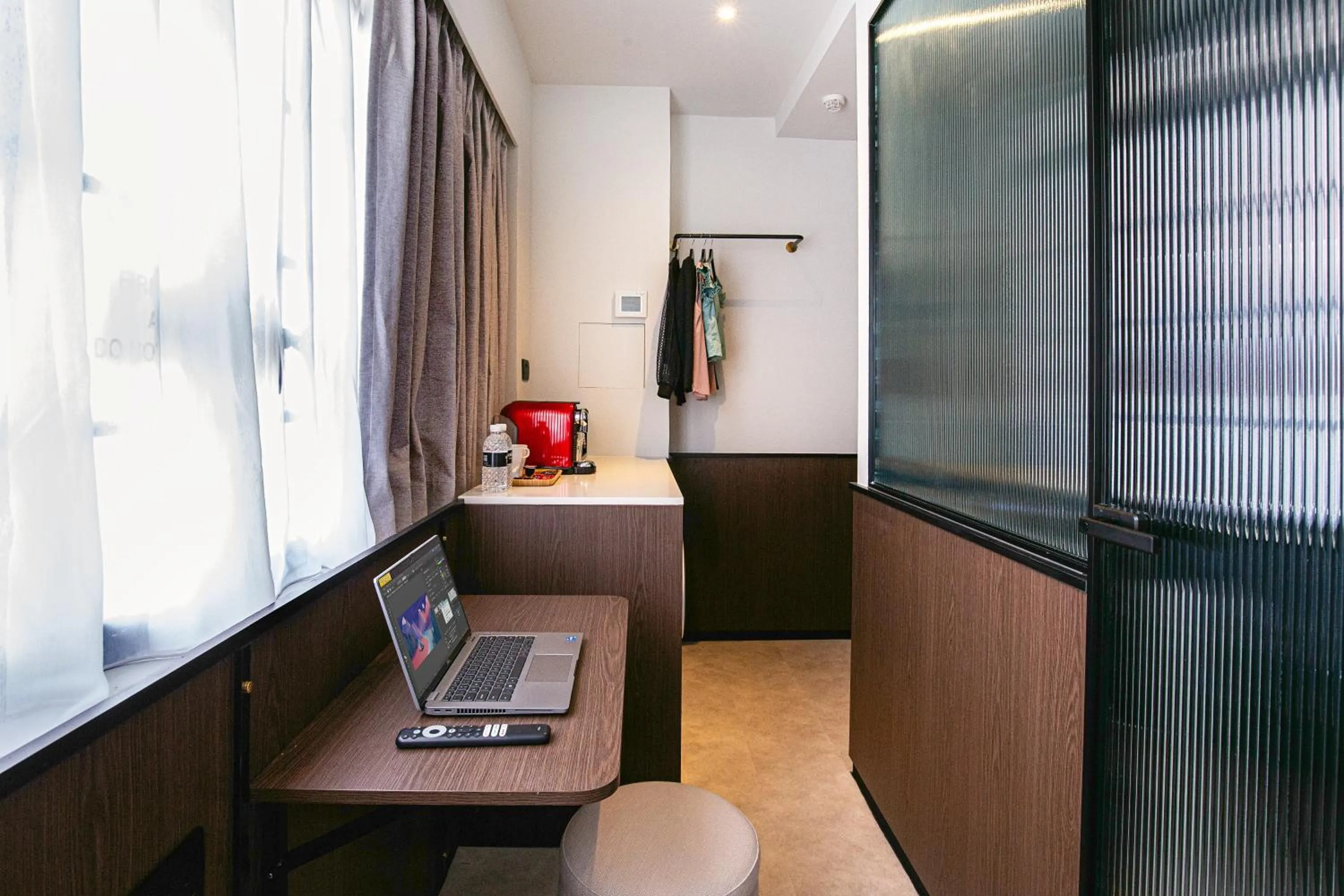 Coffee/tea facilities in Coliwoo Hotel Kampong Glam - CoLiving