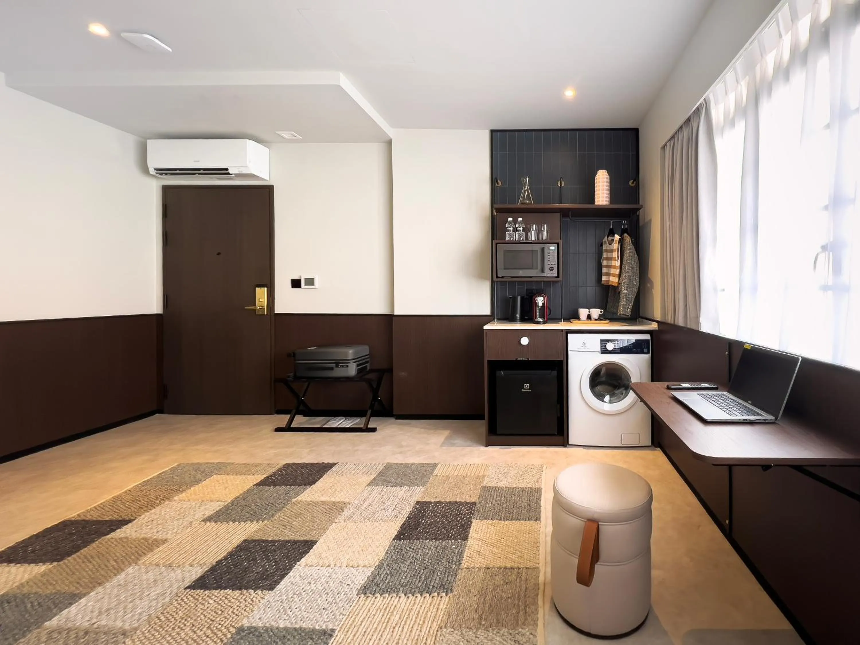 oven in Coliwoo Hotel Kampong Glam - CoLiving