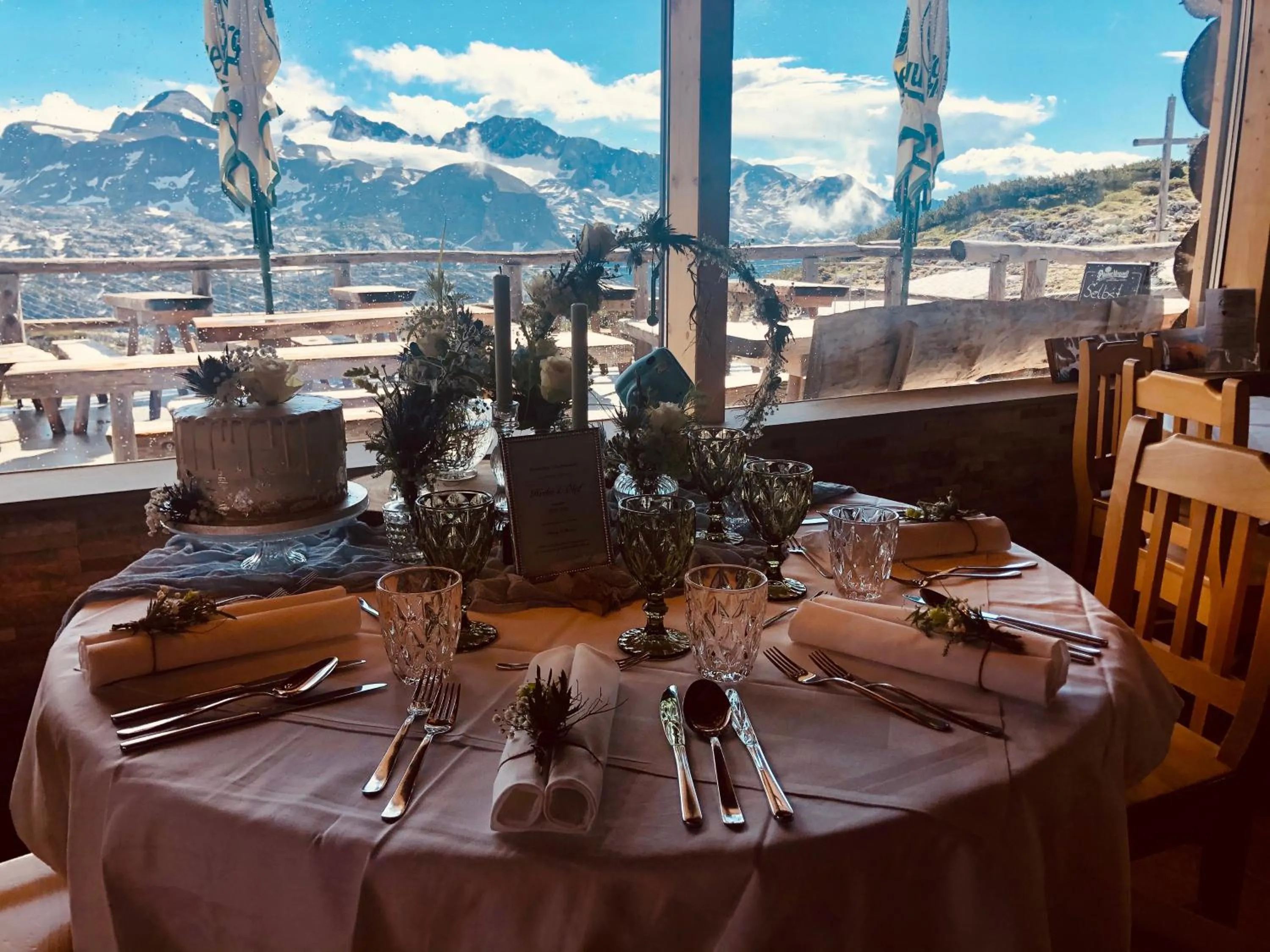 Restaurant/places to eat in Lodge am Krippenstein