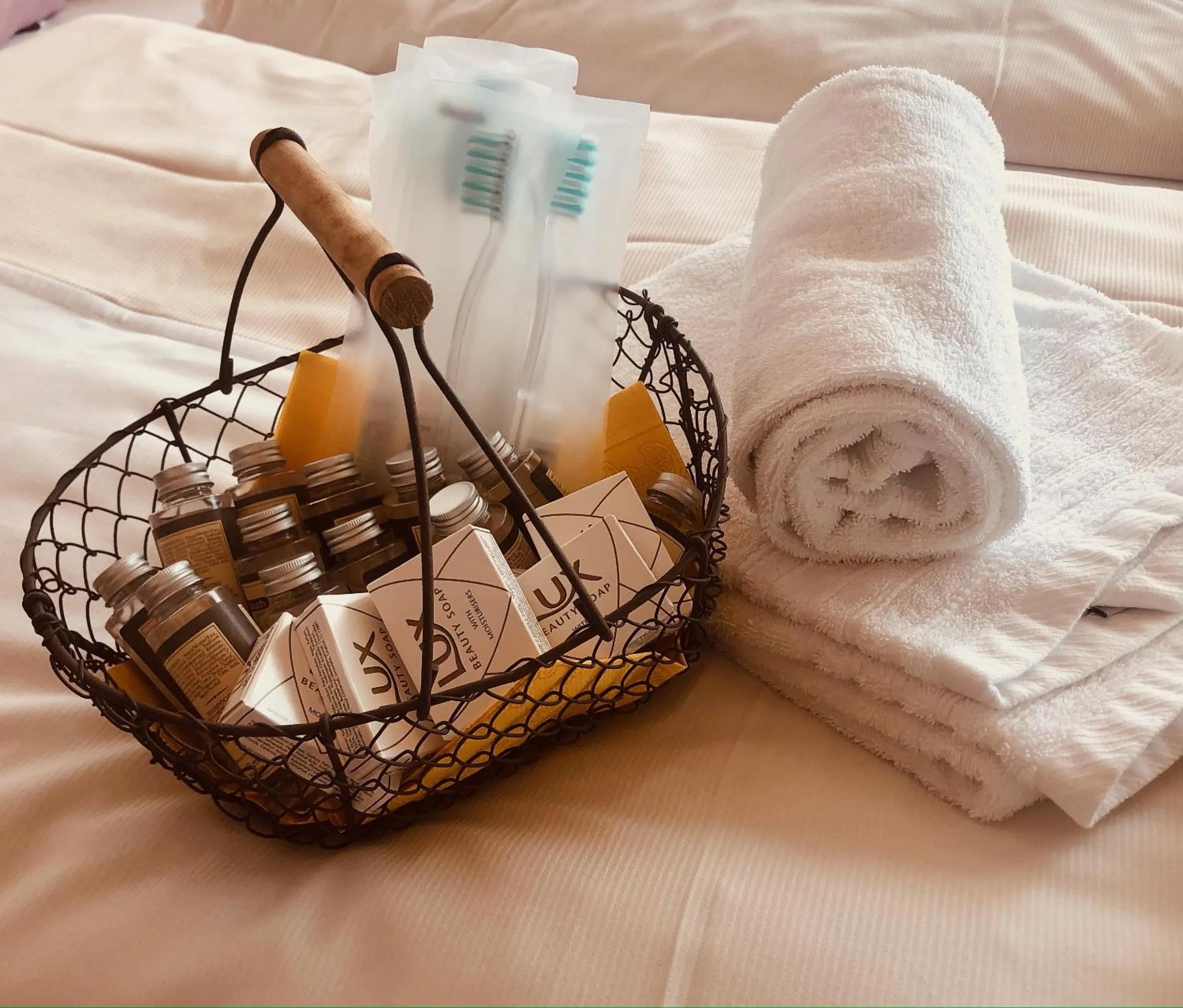 Bathroom, Bed in Lodge am Krippenstein