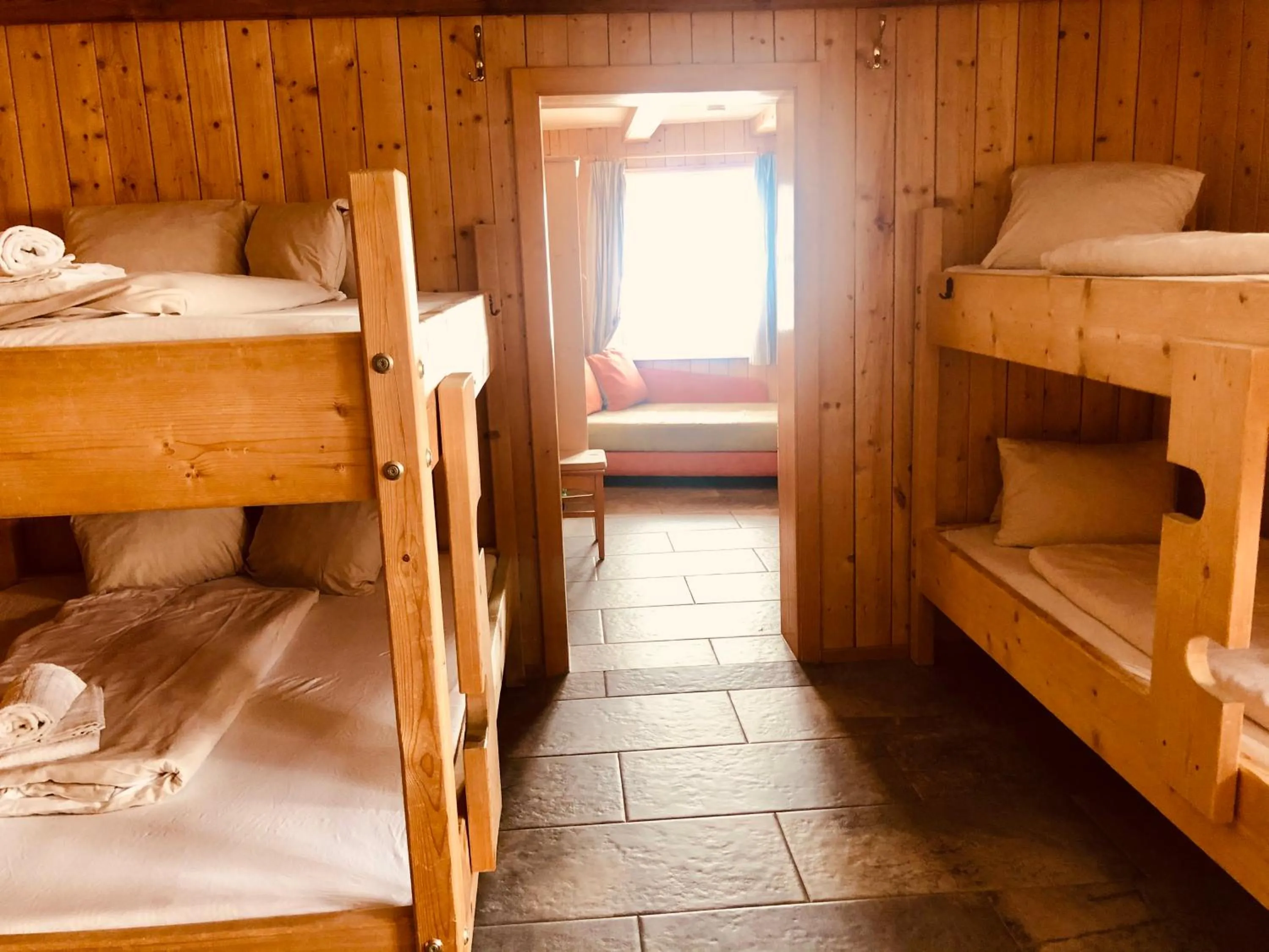 bunk bed, Bed in Lodge am Krippenstein