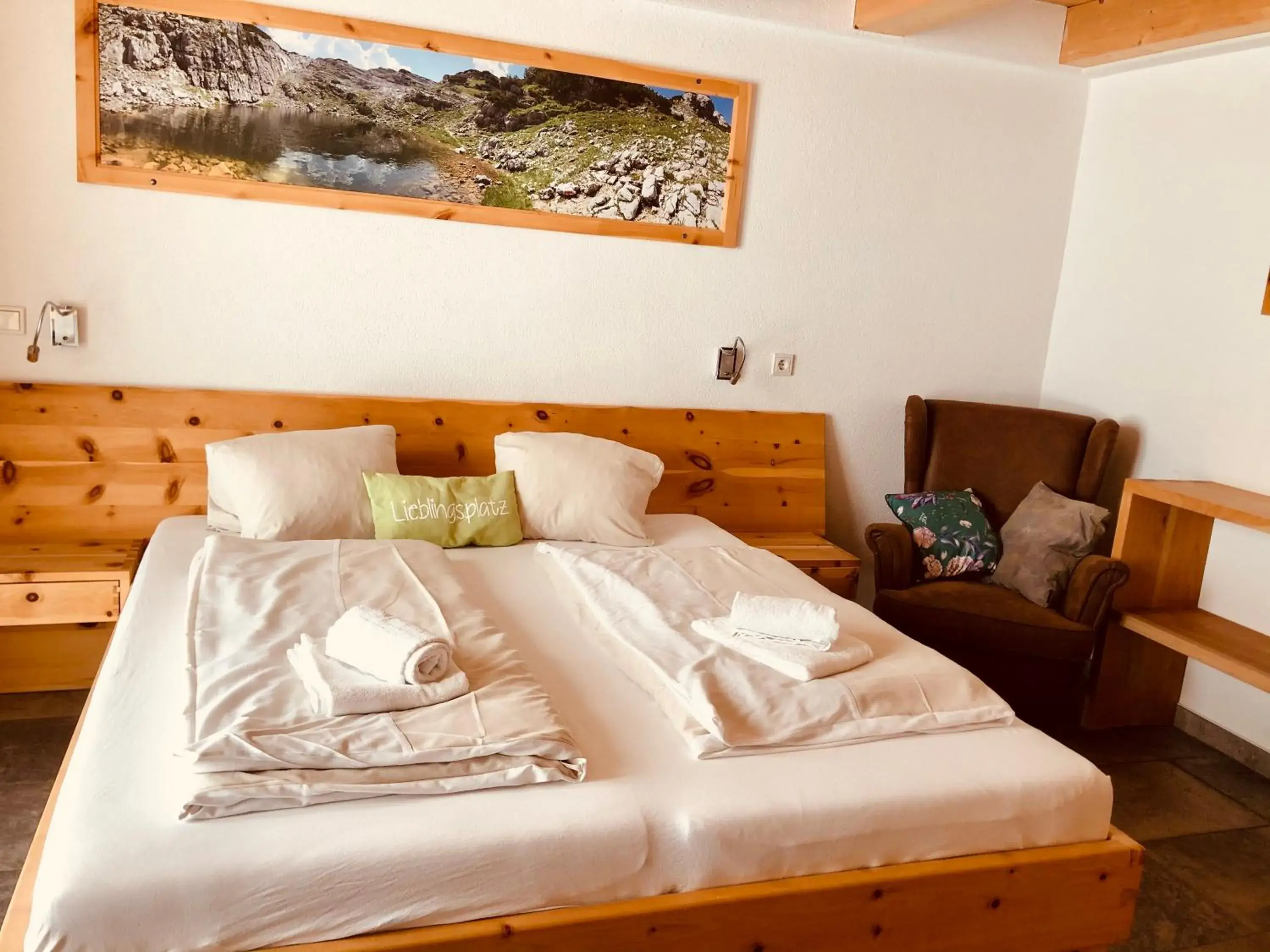 Deluxe Double Room with Shower in Lodge am Krippenstein Deluxe Double Room with Shower in Lodge am Krippenstein