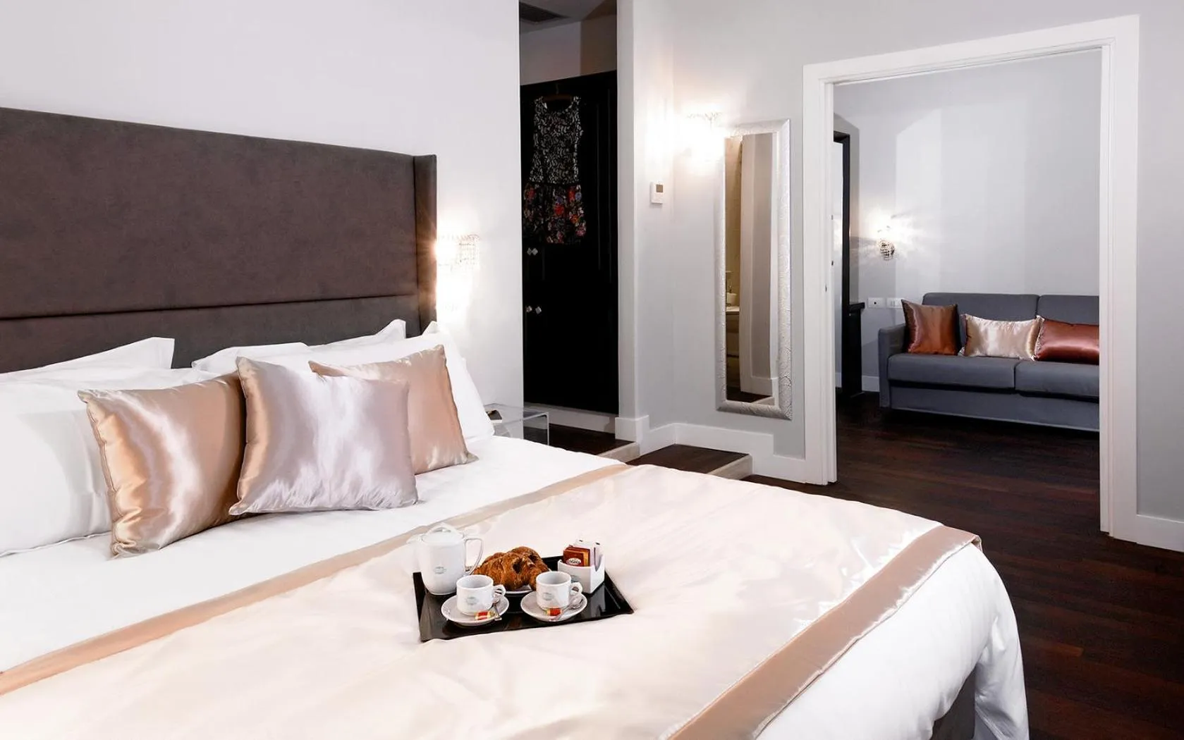 Bed in Piazza di Spagna Suite de Charme