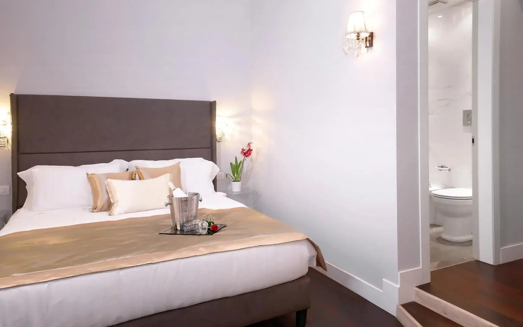 Bedroom, Bed in Piazza di Spagna Suite de Charme Bedroom, Bed in Piazza di Spagna Suite de Charme