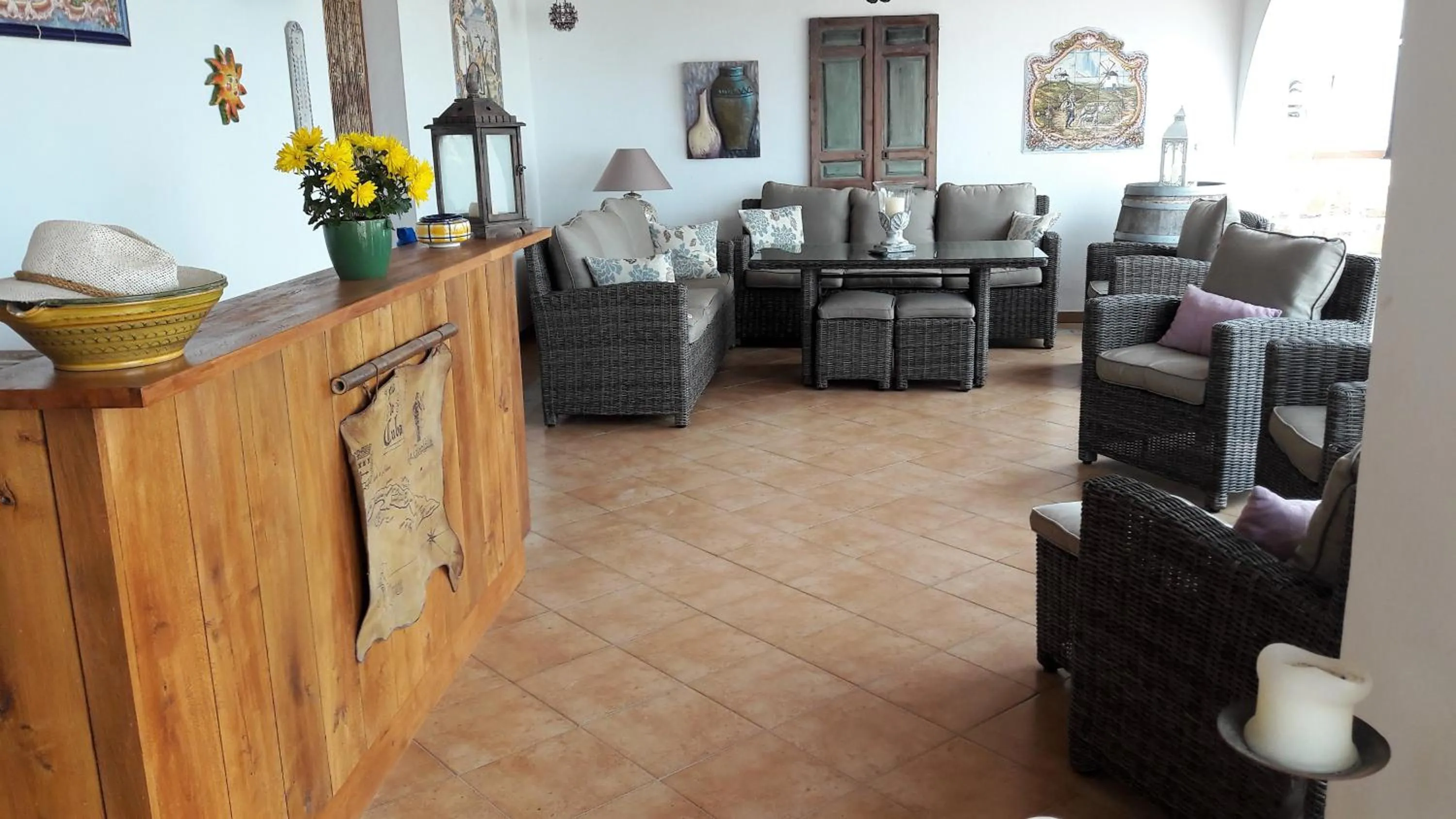 Communal lounge/ TV room in Casa Roble B&B