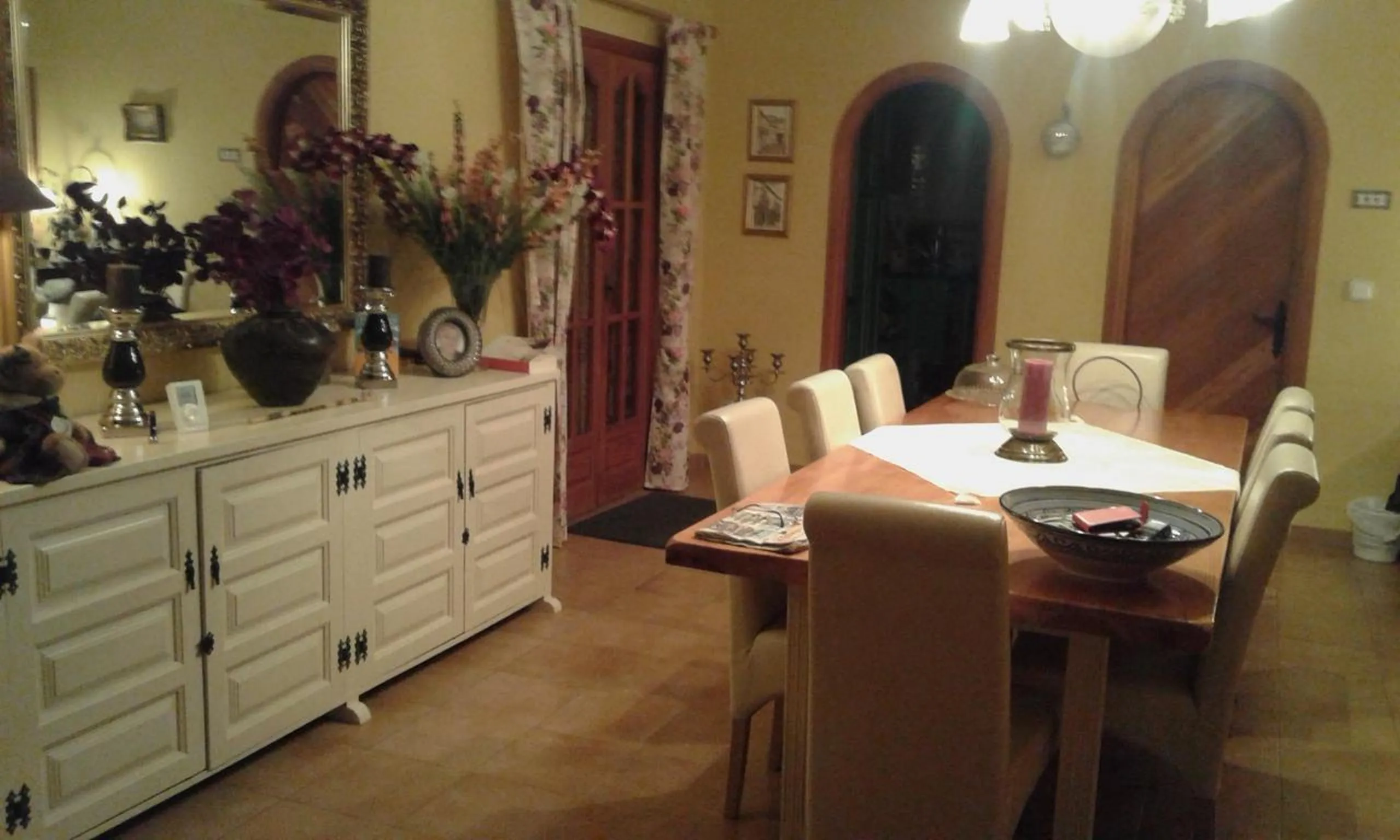 Communal lounge/ TV room in Casa Roble B&B