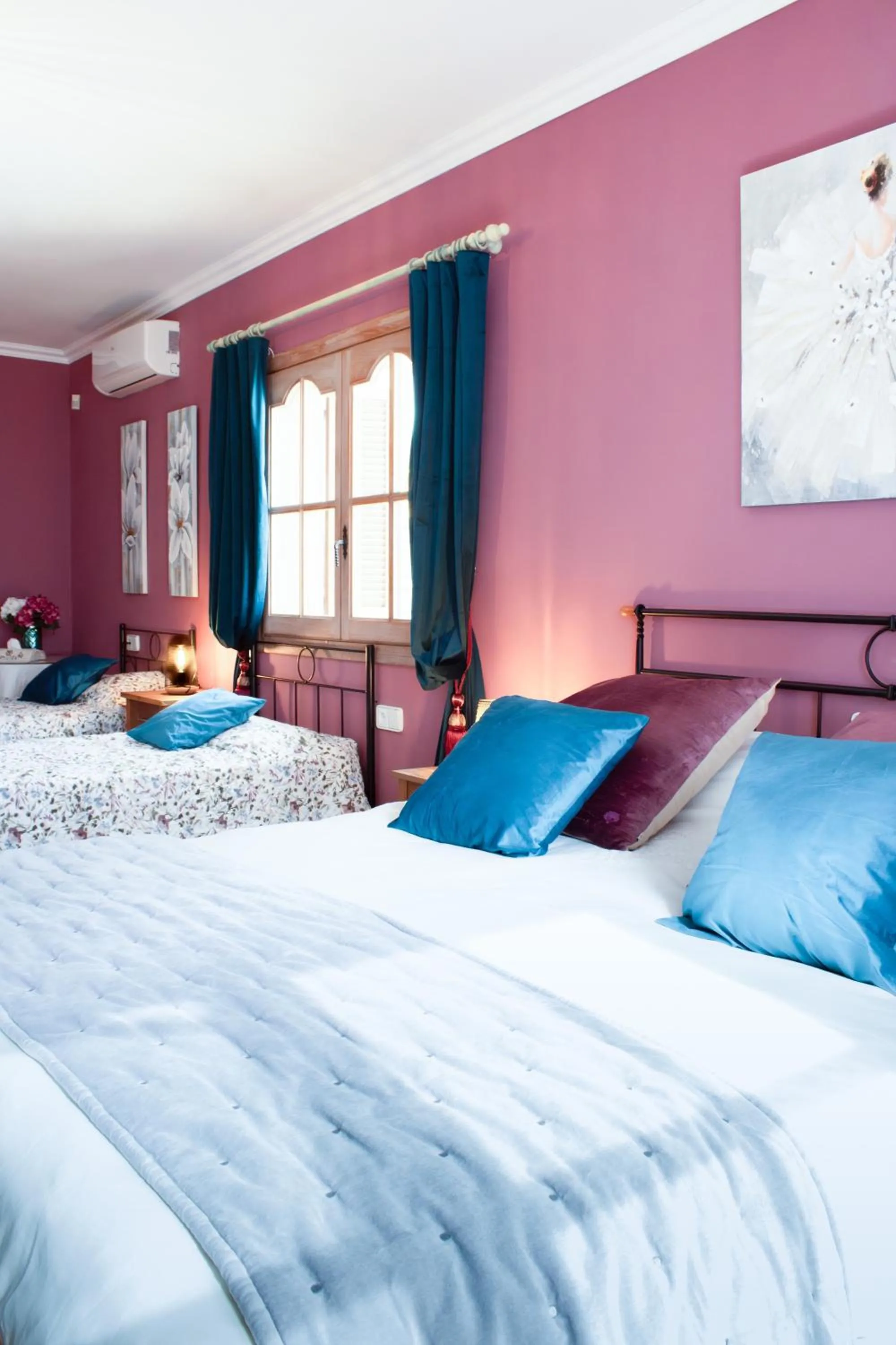 Bed in Casa Roble B&B