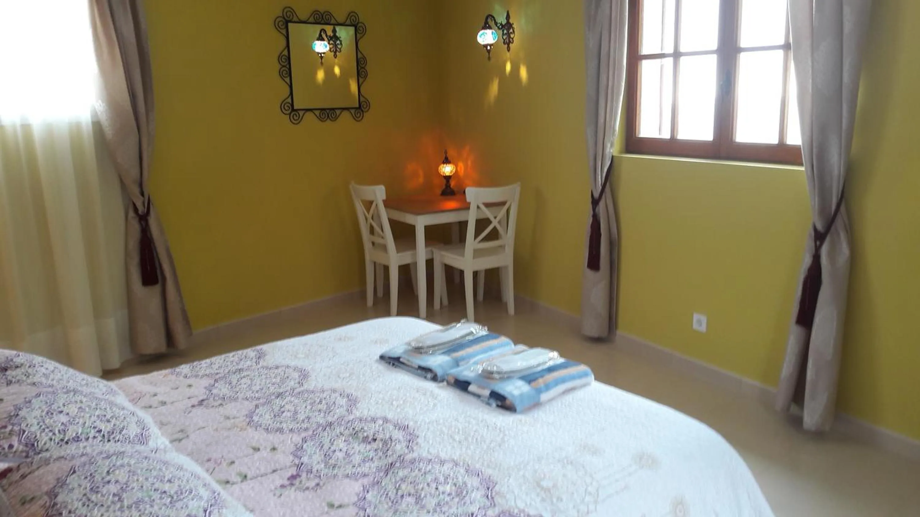 Coffee/tea facilities, Bed in Casa Roble B&B