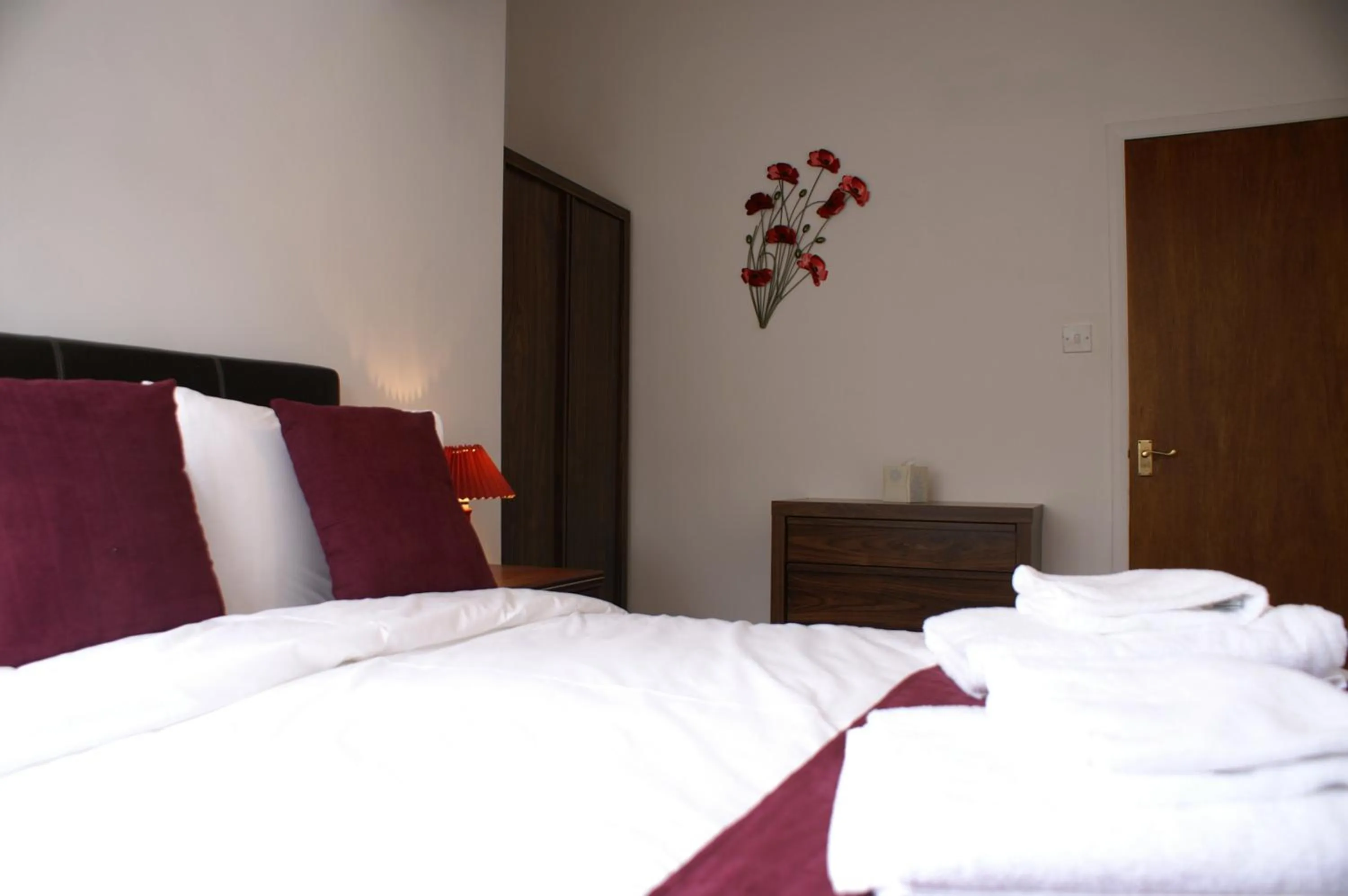 Photo of the whole room, Bed in Moorlands